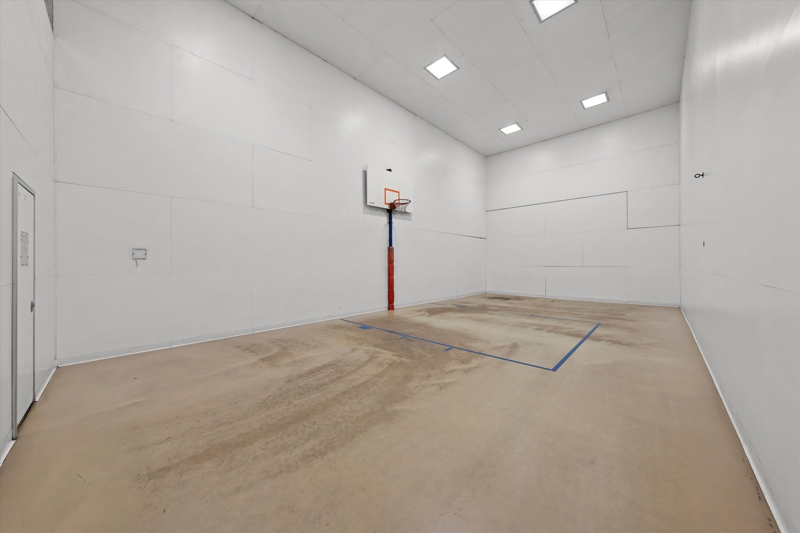 211 E Ohio Street Unit: 720