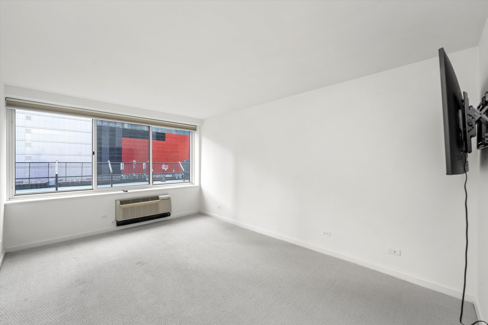 211 E Ohio Street Unit: 720