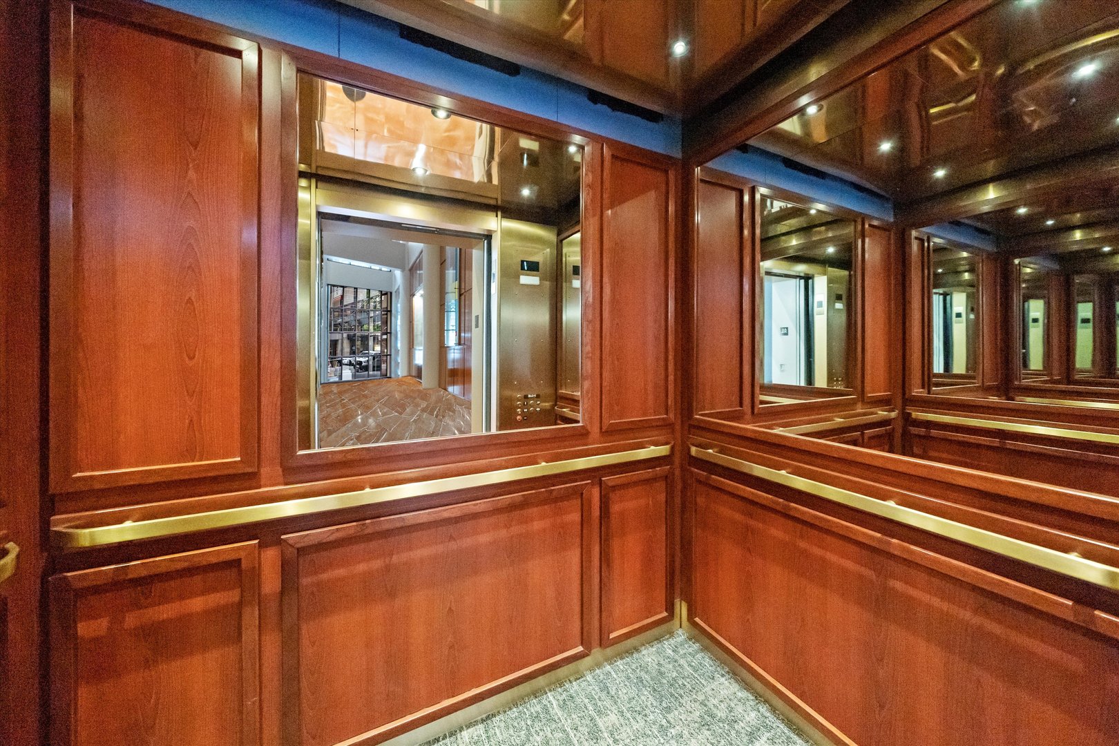 211 E Ohio Street Unit: 720