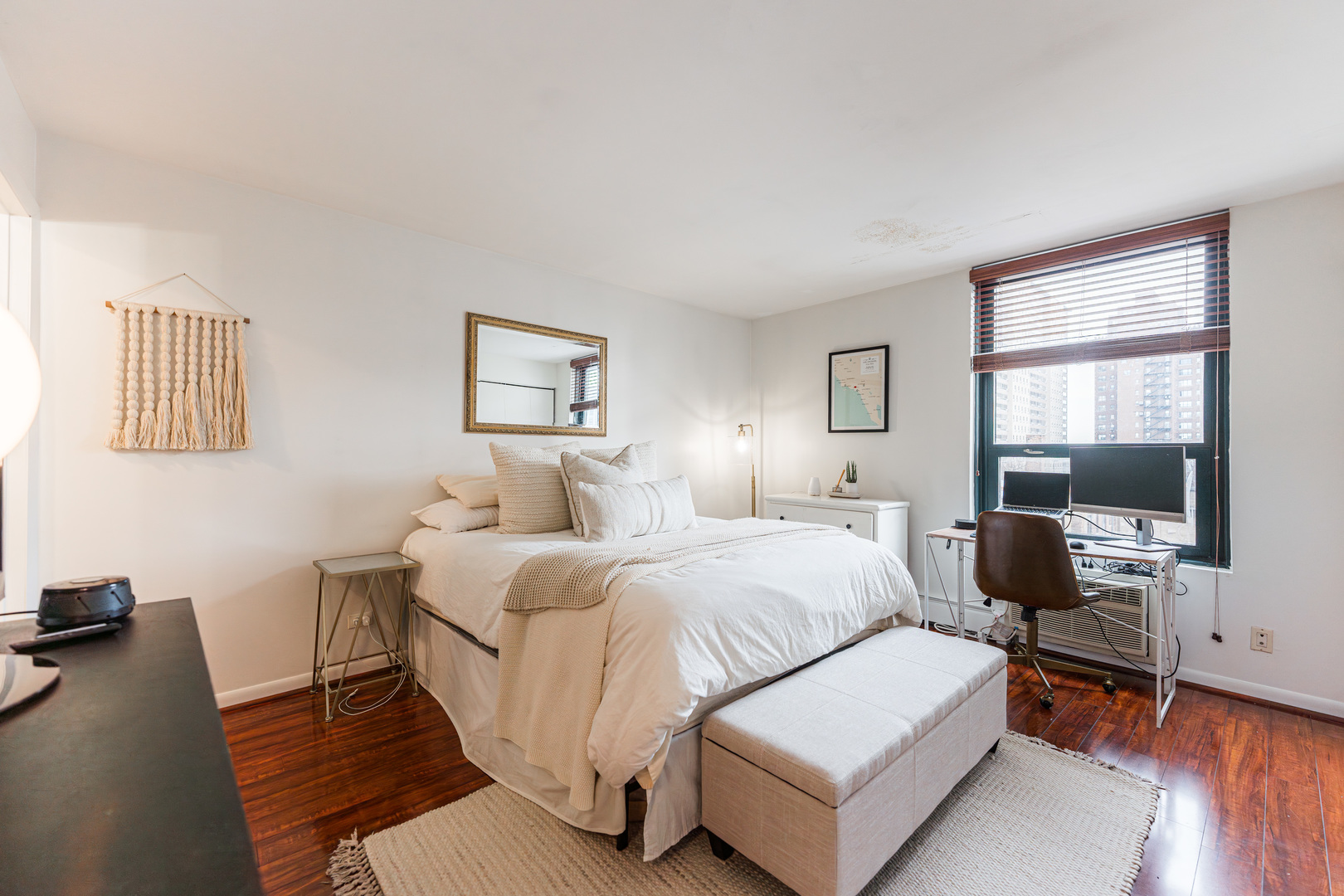 3900 N PINE GROVE Avenue Unit: 609