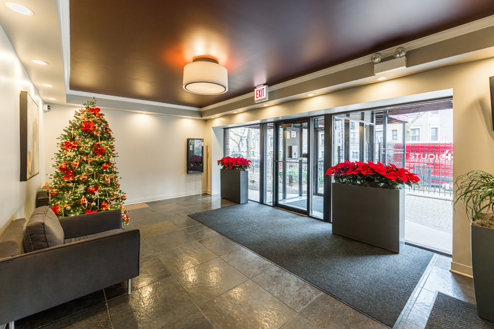 3900 N PINE GROVE Avenue Unit: 609