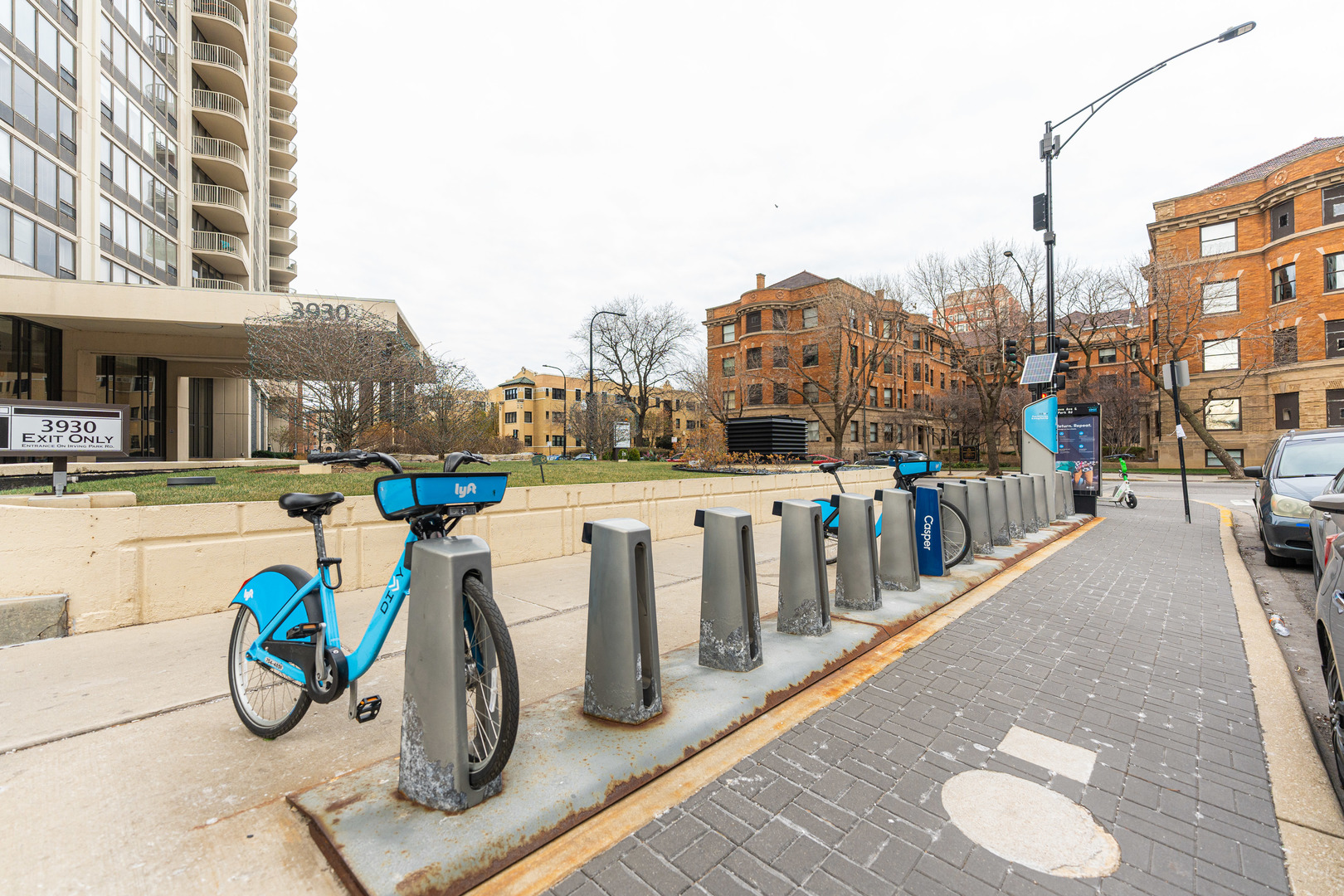 3900 N PINE GROVE Avenue Unit: 609