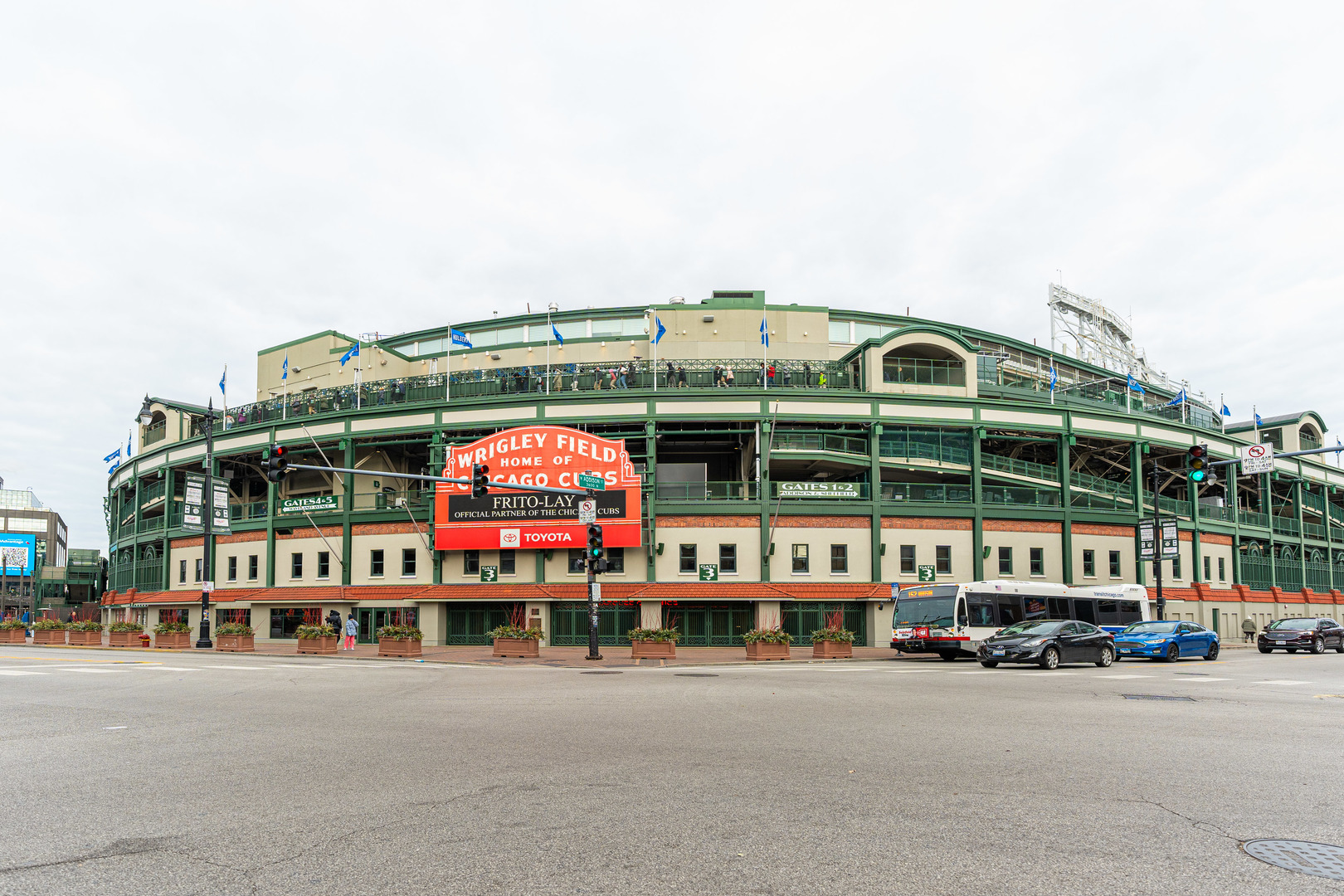 3900 N PINE GROVE Avenue Unit: 609