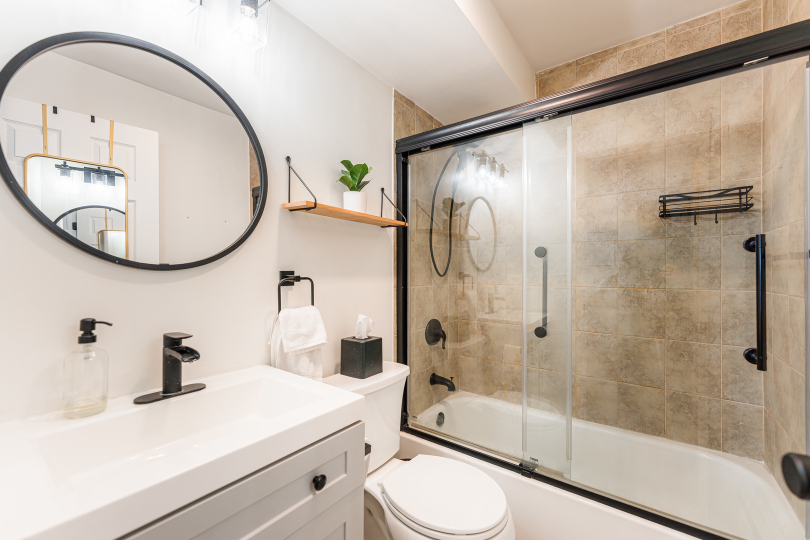 3900 N PINE GROVE Avenue Unit: 609