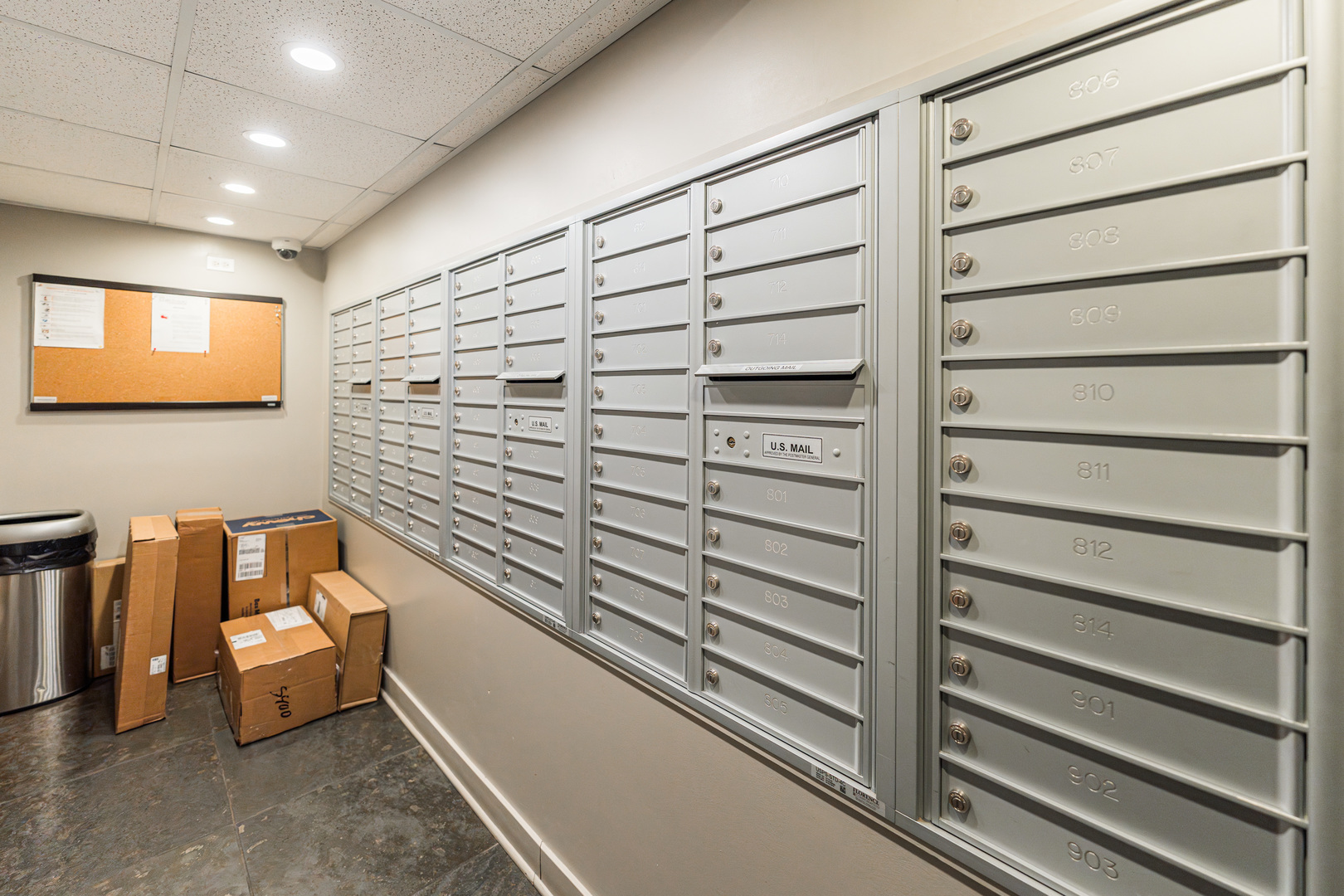 3900 N PINE GROVE Avenue Unit: 609