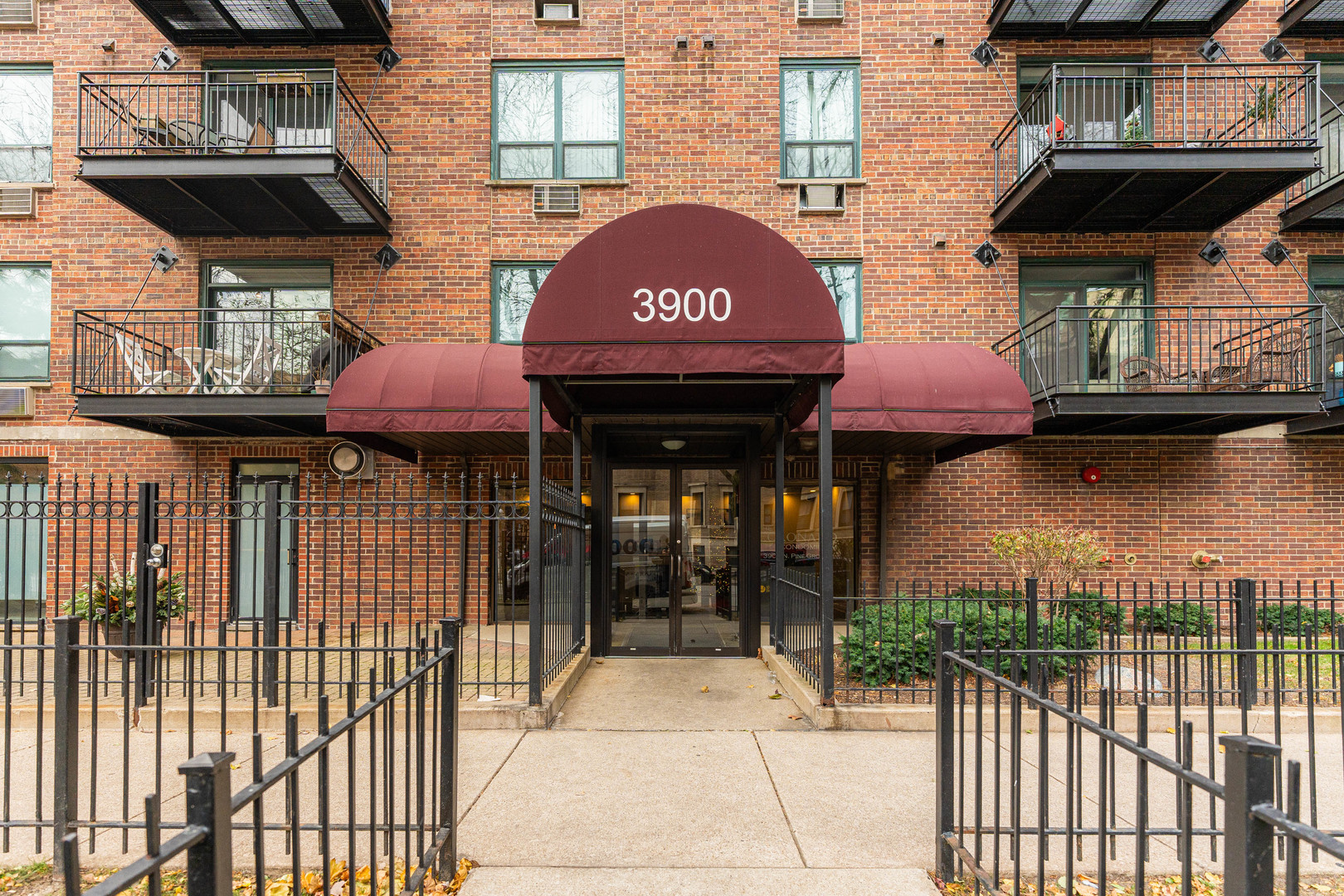 3900 N PINE GROVE Avenue Unit: 609