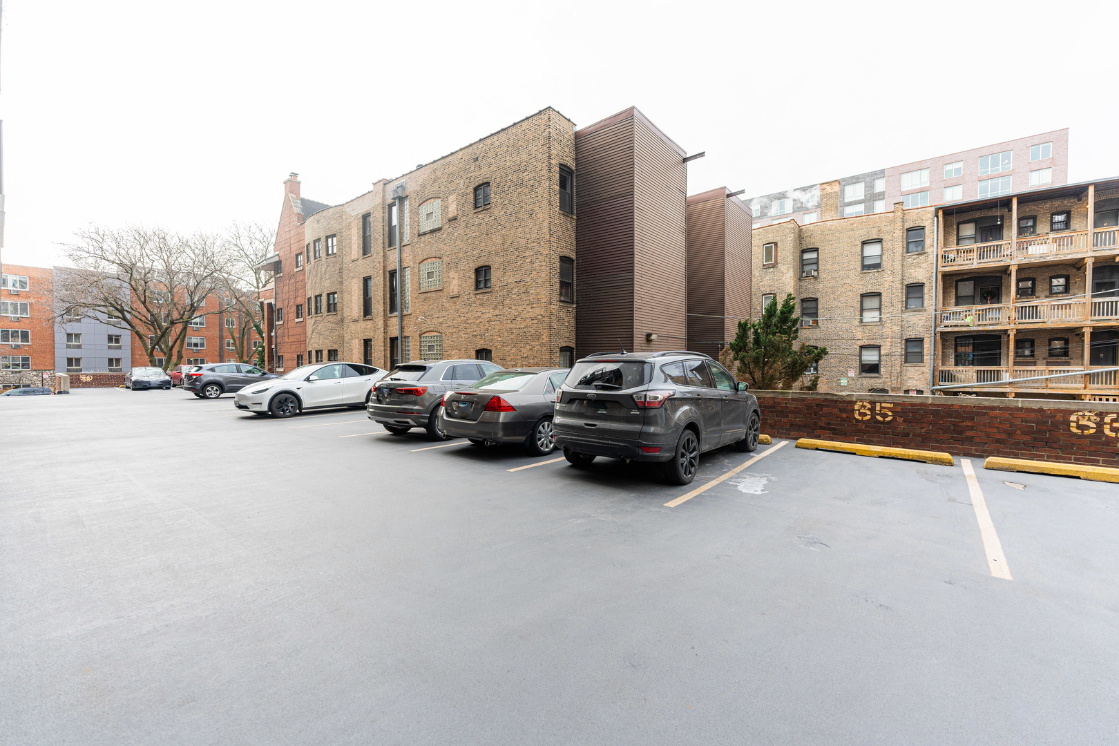 3900 N PINE GROVE Avenue Unit: 609