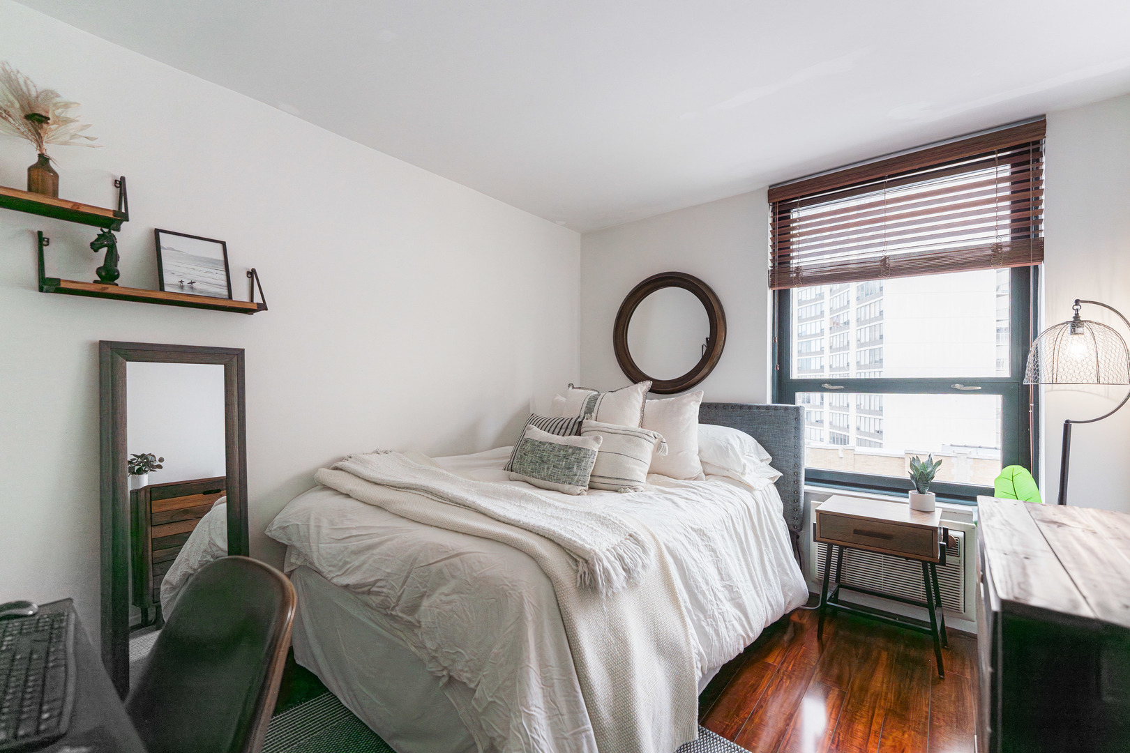 3900 N PINE GROVE Avenue Unit: 609