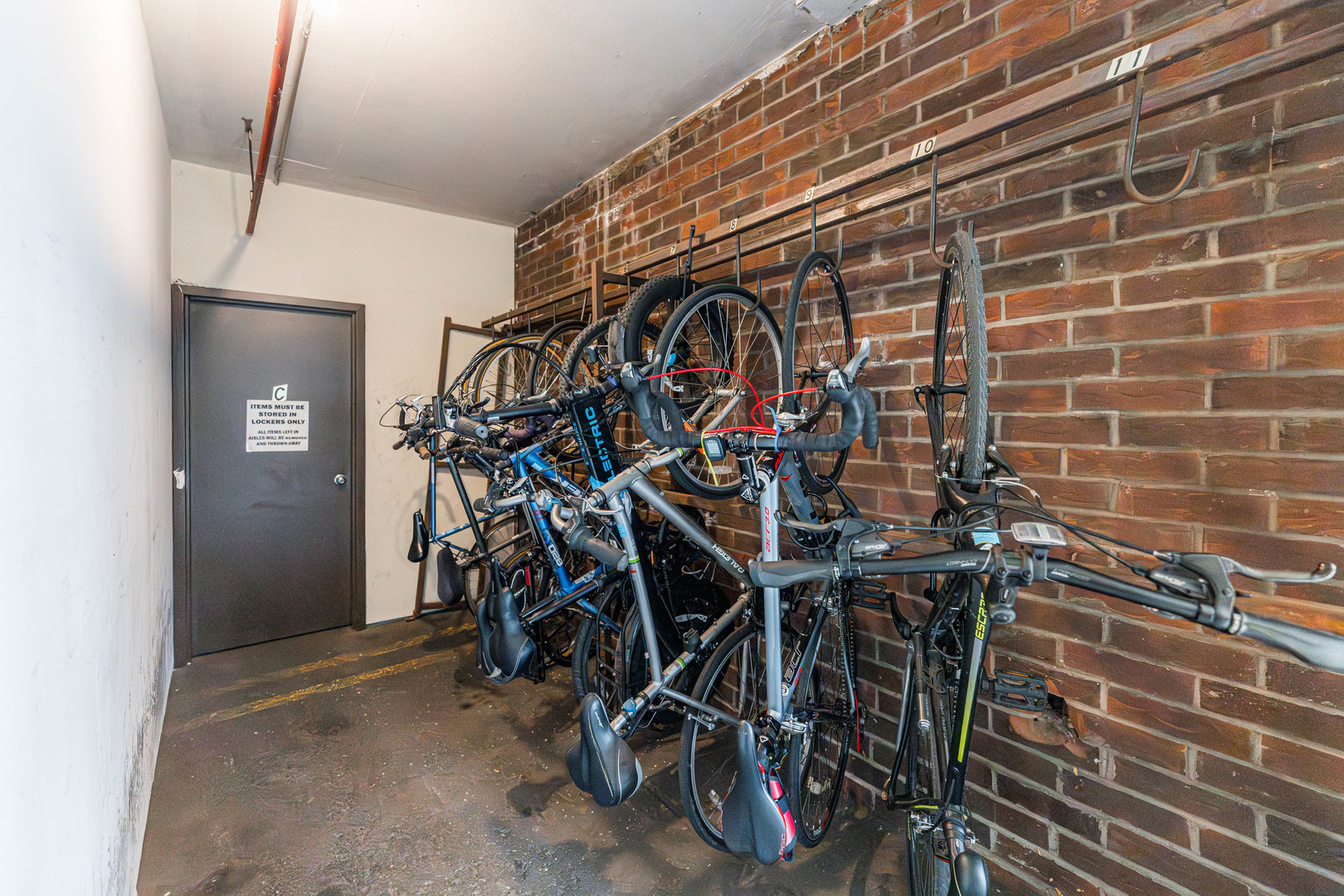 3900 N PINE GROVE Avenue Unit: 609