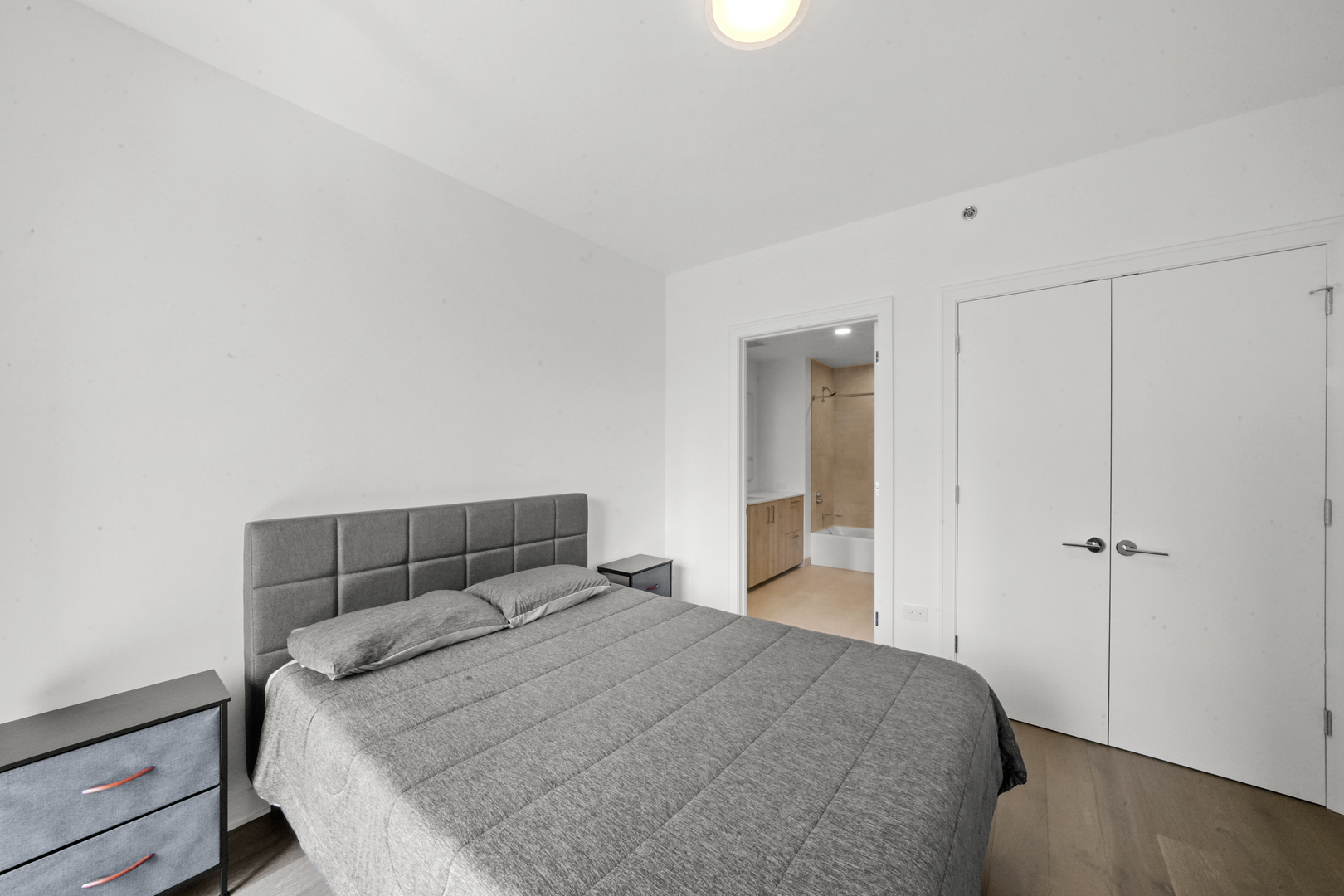 211 N Harbor Drive Unit: 2203