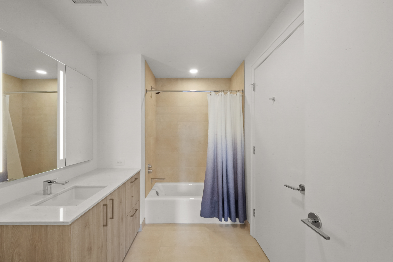 211 N Harbor Drive Unit: 2203