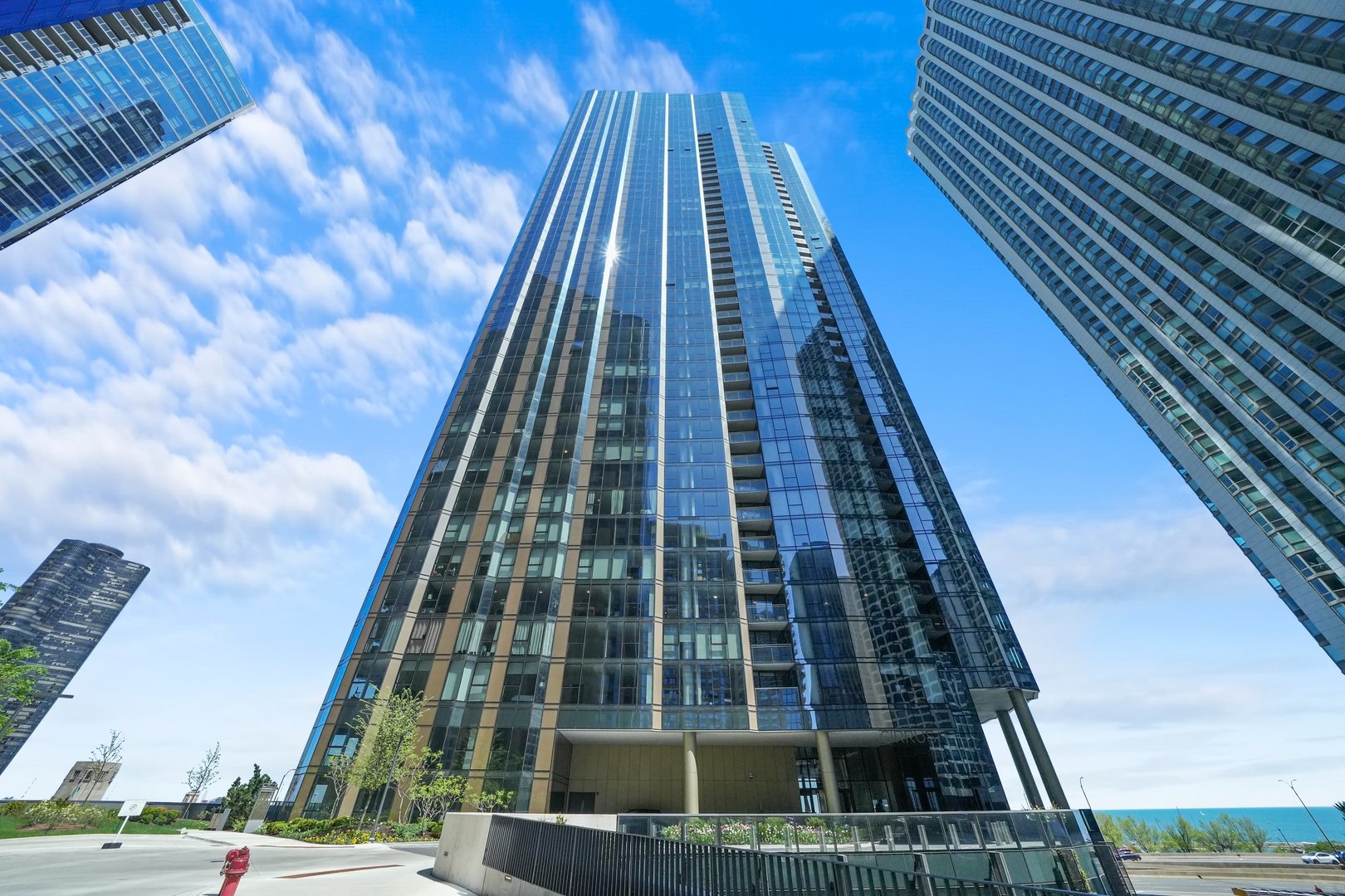 211 N Harbor Drive Unit: 2203