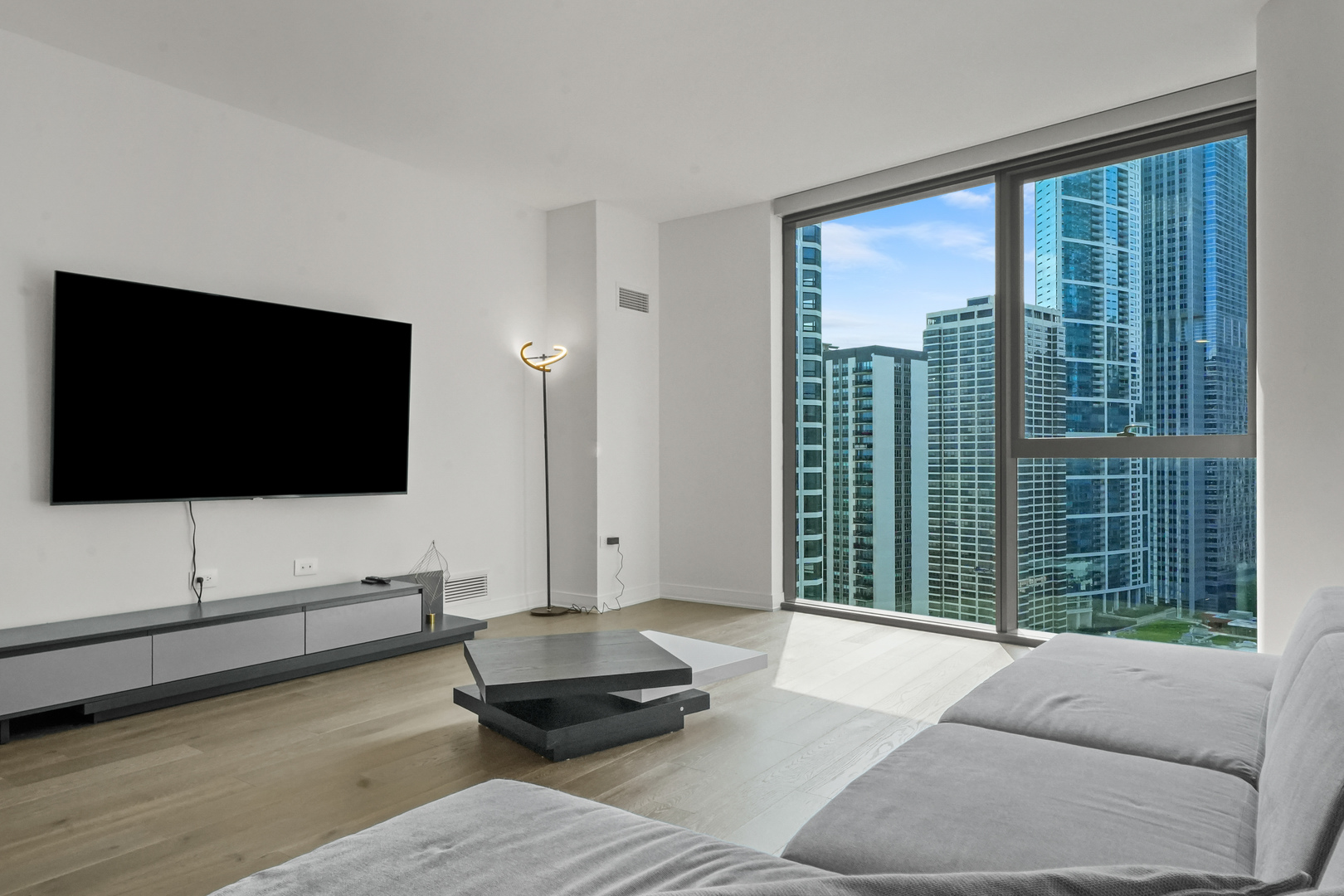 211 N Harbor Drive Unit: 2203