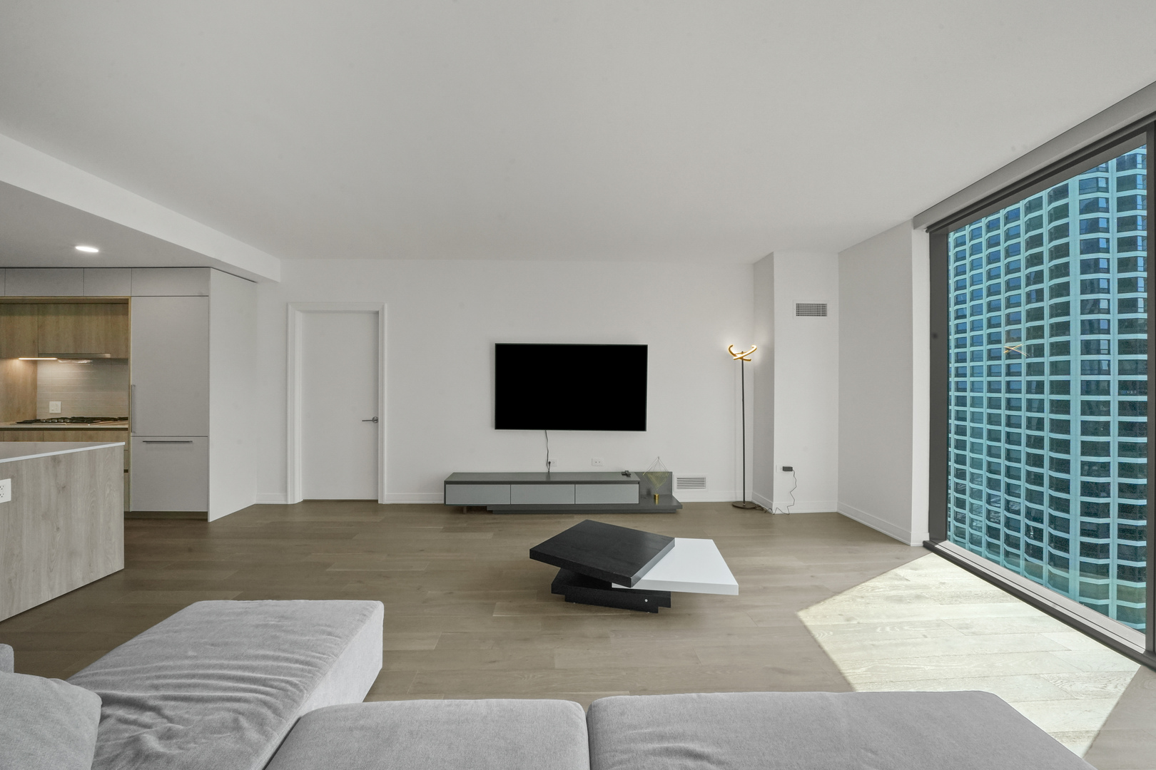 211 N Harbor Drive Unit: 2203