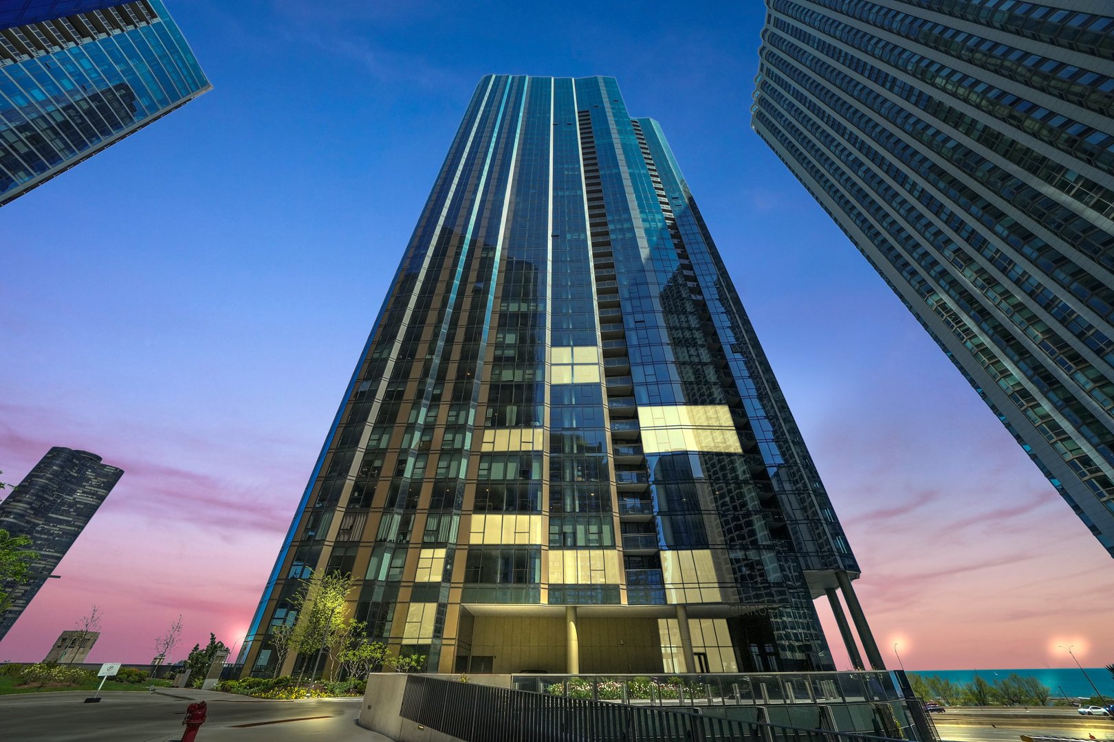 211 N Harbor Drive Unit: 2203