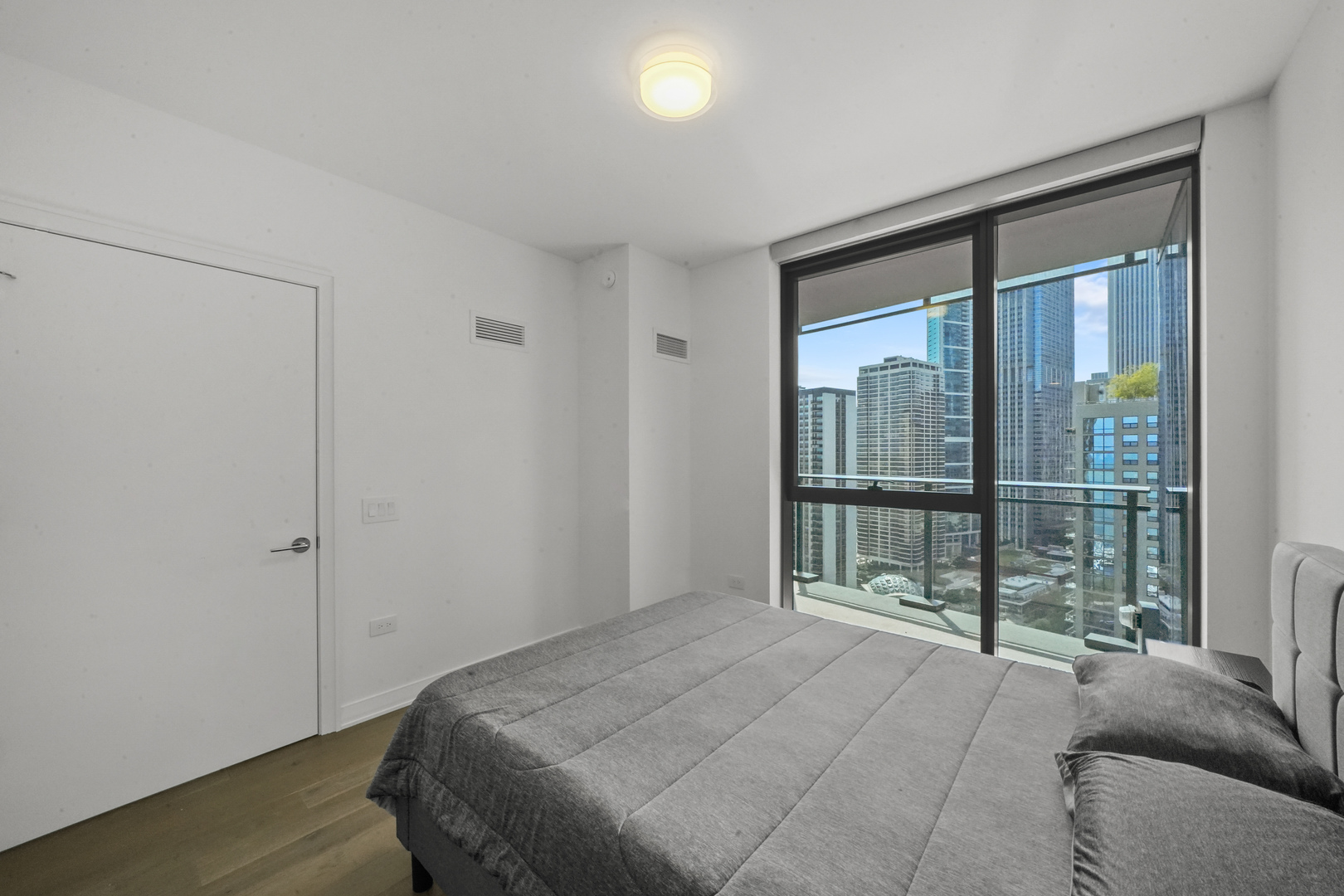 211 N Harbor Drive Unit: 2203