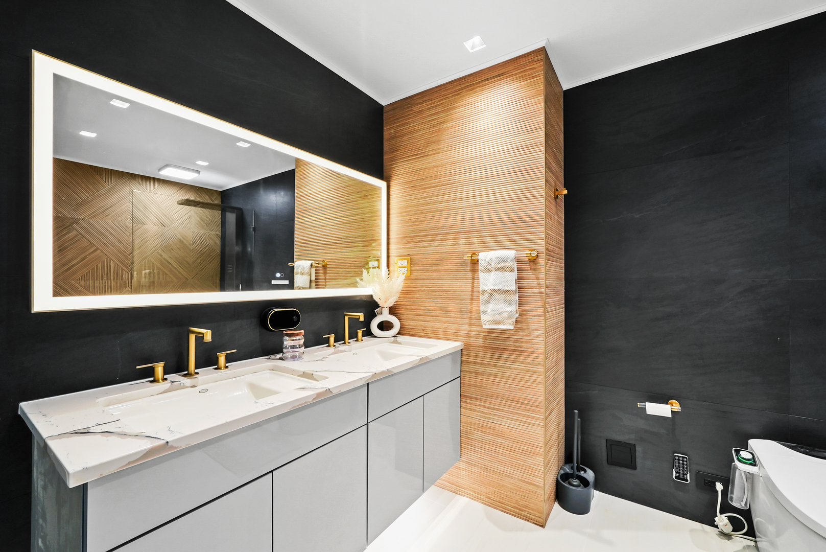 175 E Delaware Place Unit: 5402