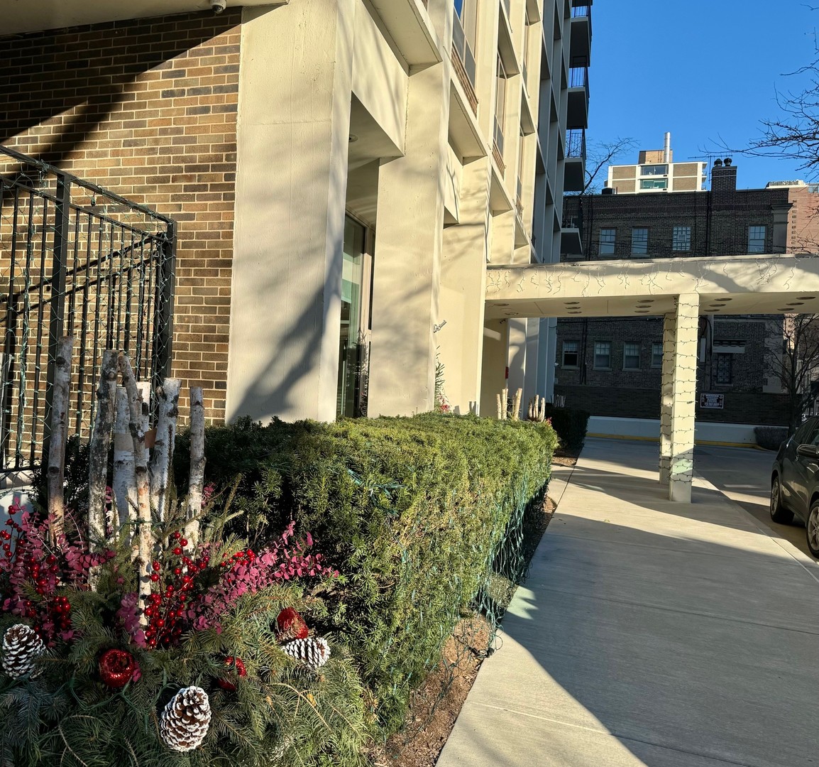 88 W Schiller Street Unit: 2701