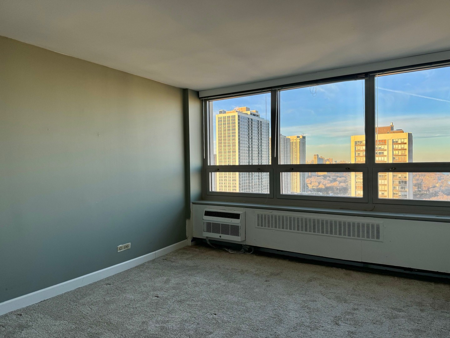 88 W Schiller Street Unit: 2701