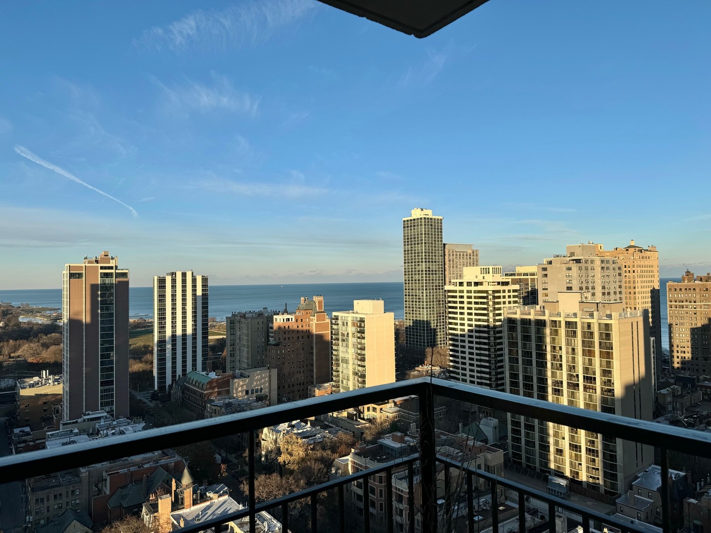 88 W Schiller Street Unit: 2701