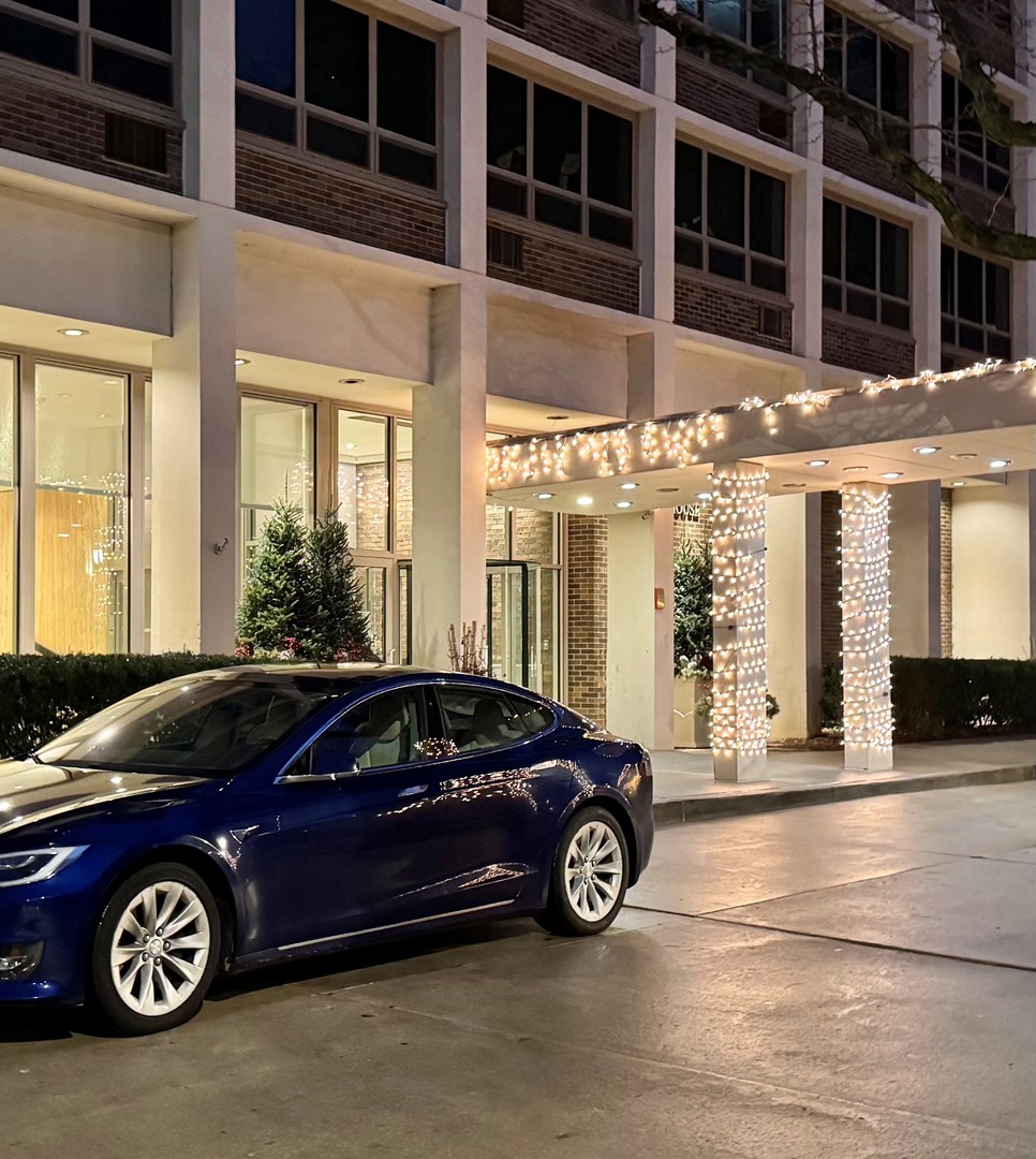 88 W Schiller Street Unit: 2701