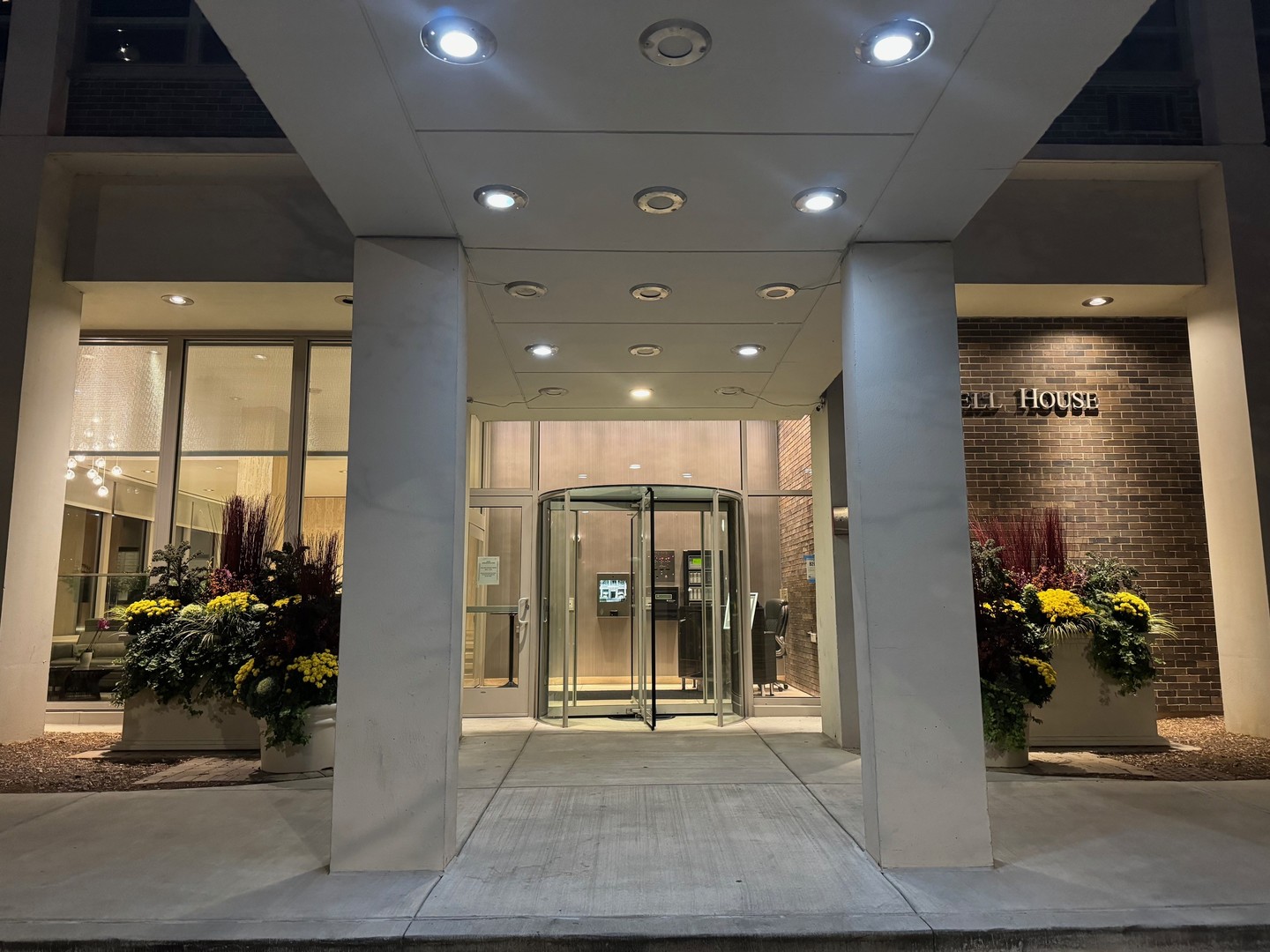 88 W Schiller Street Unit: 2701