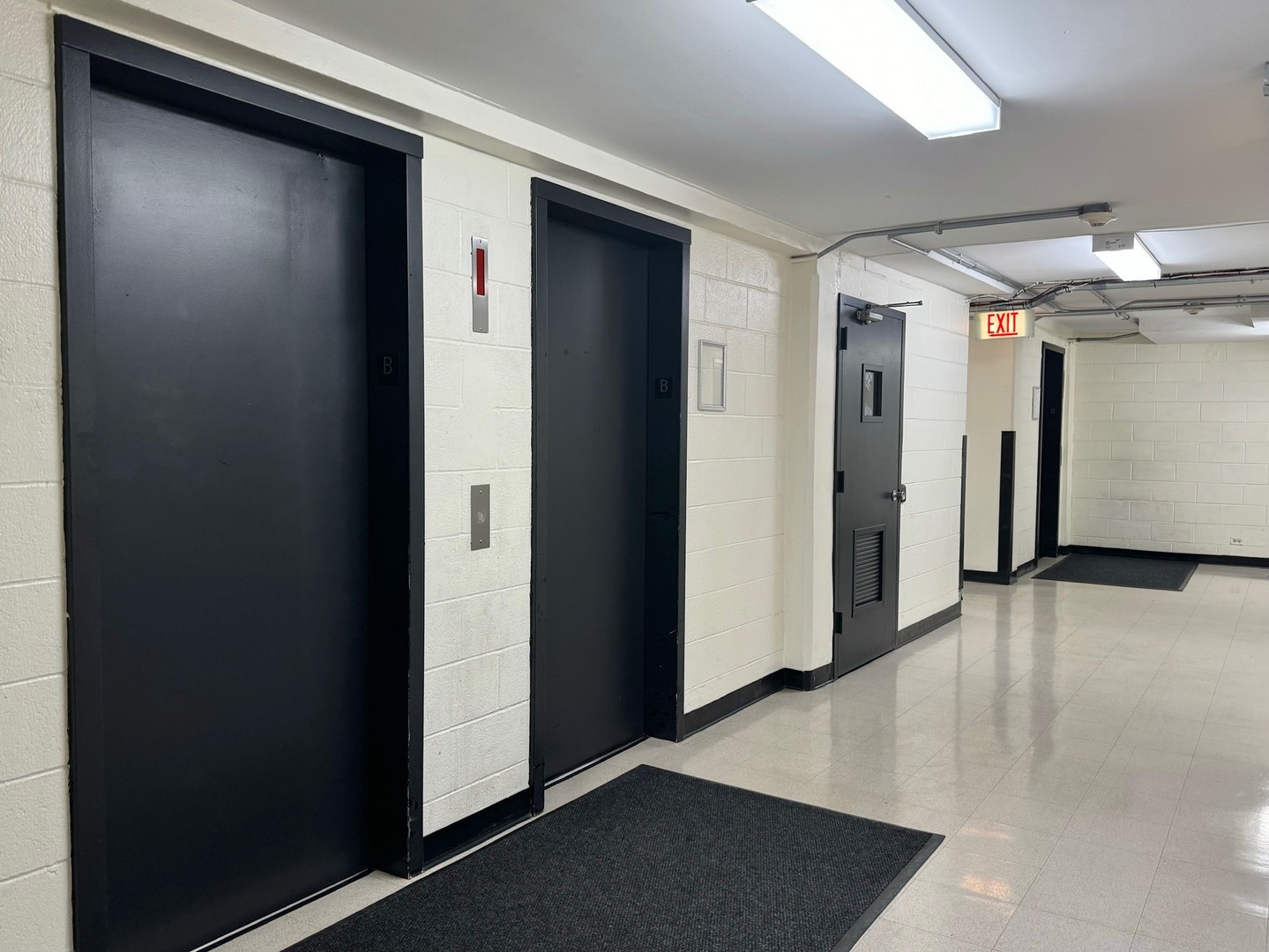 88 W Schiller Street Unit: 2701