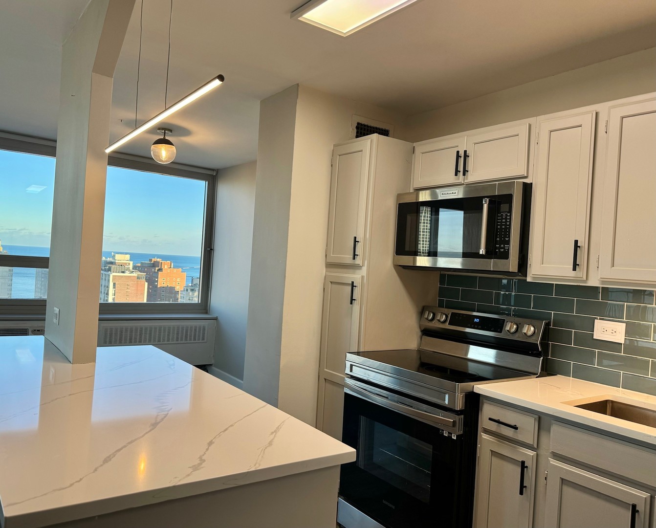 88 W Schiller Street Unit: 2701