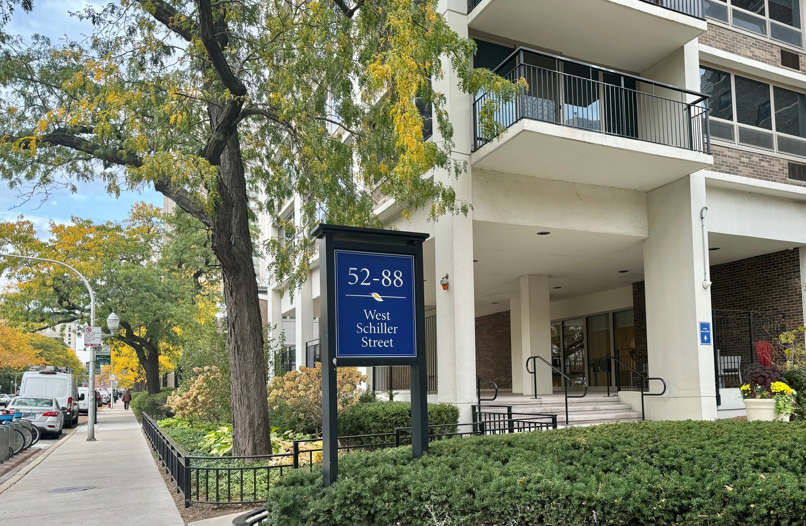 88 W Schiller Street Unit: 2701