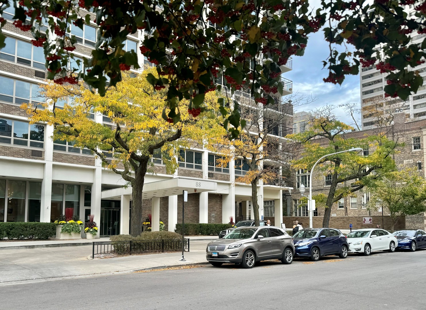 88 W Schiller Street Unit: 2701