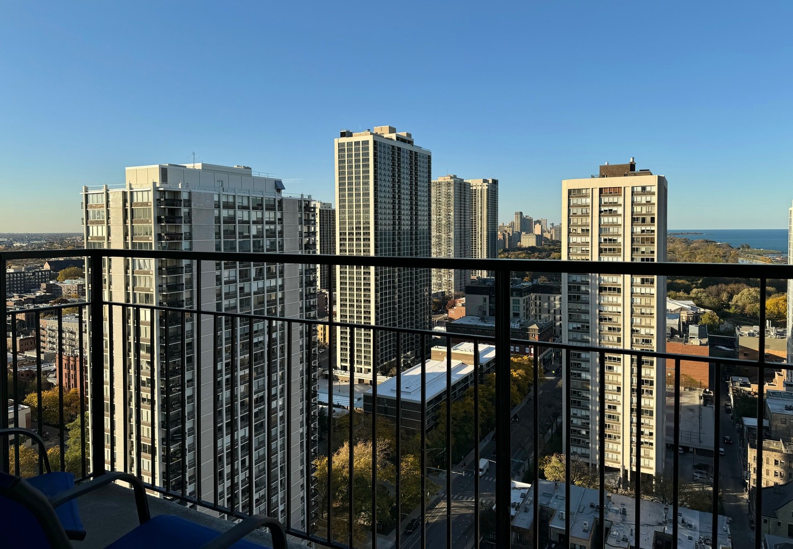 88 W Schiller Street Unit: 2701