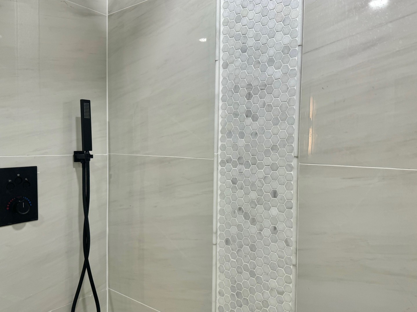 88 W Schiller Street Unit: 2701