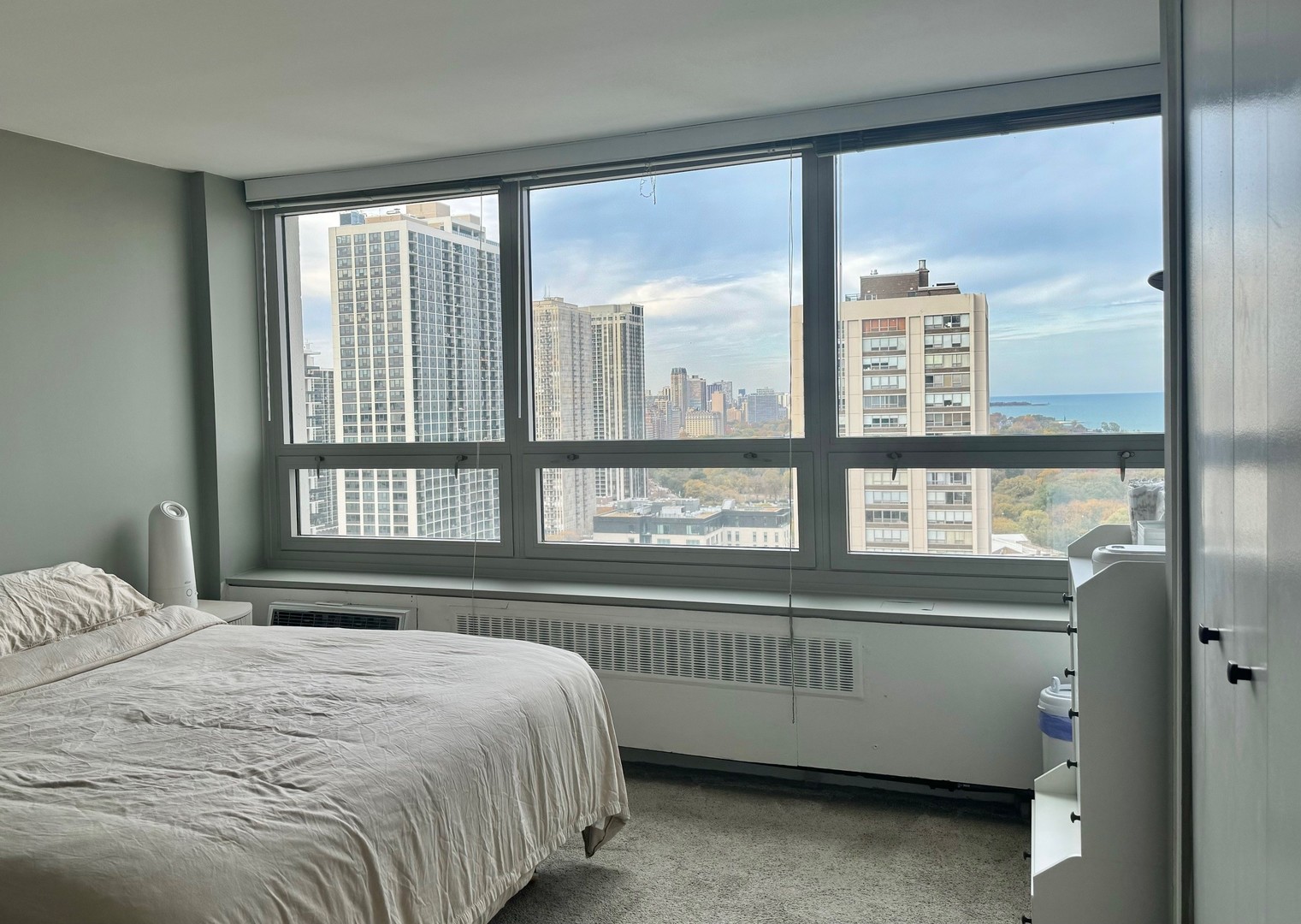 88 W Schiller Street Unit: 2701