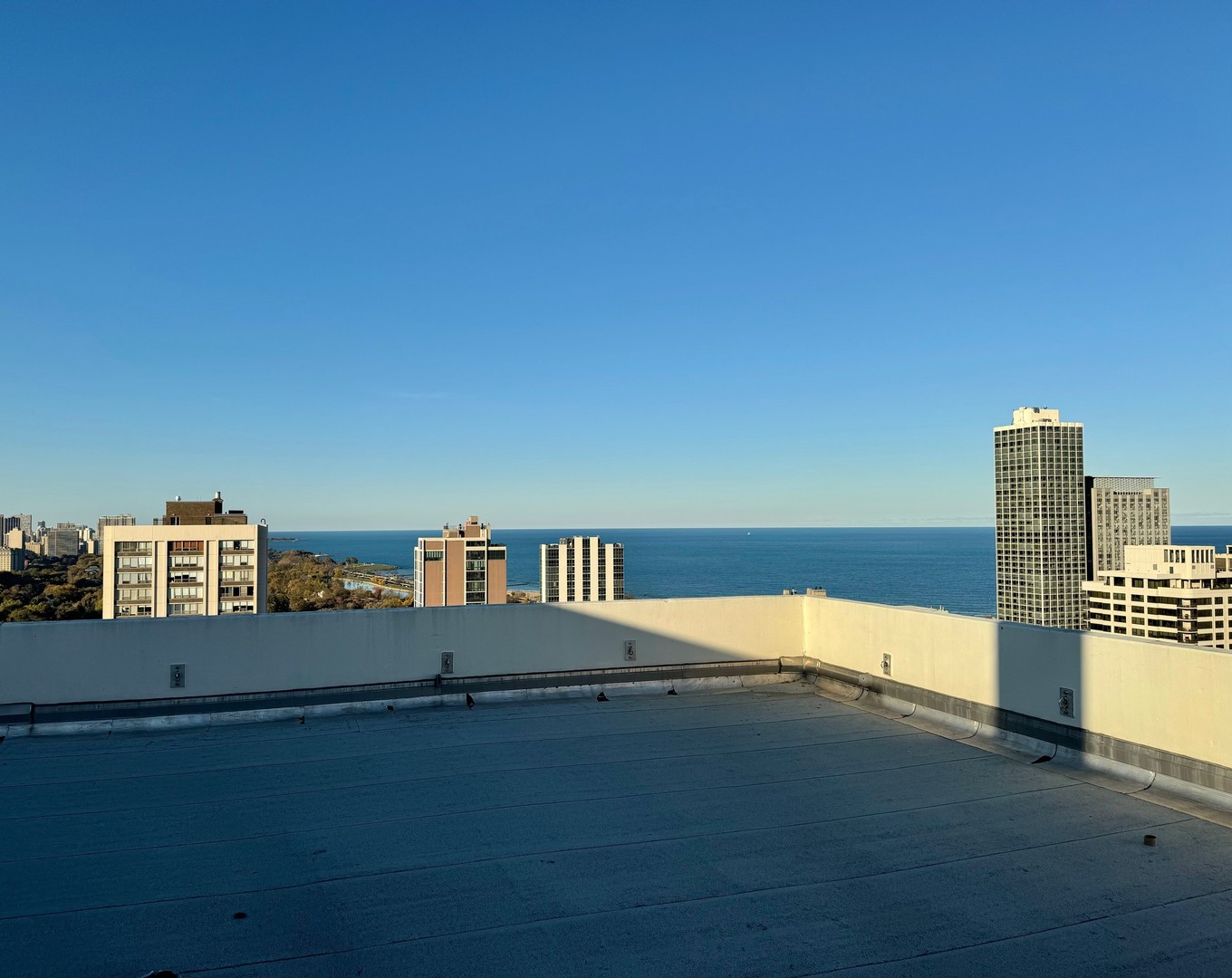 88 W Schiller Street Unit: 2701