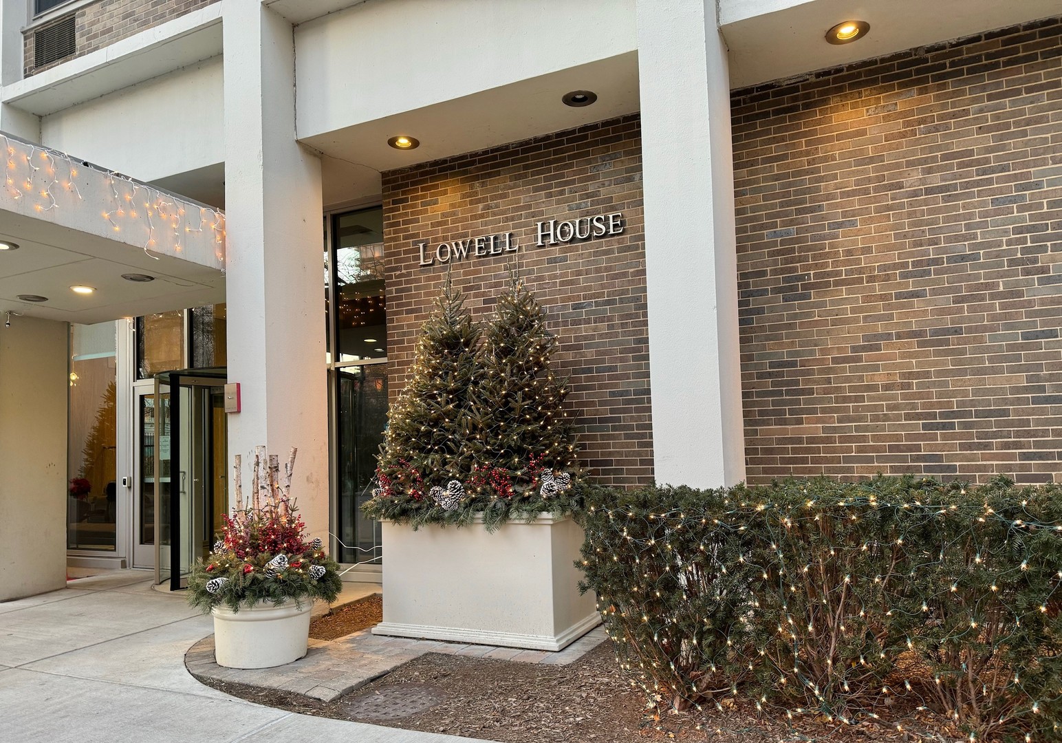 88 W Schiller Street Unit: 2701