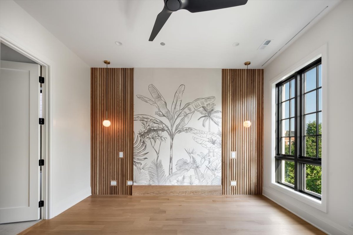 1208 W Wellington Street Unit: PH