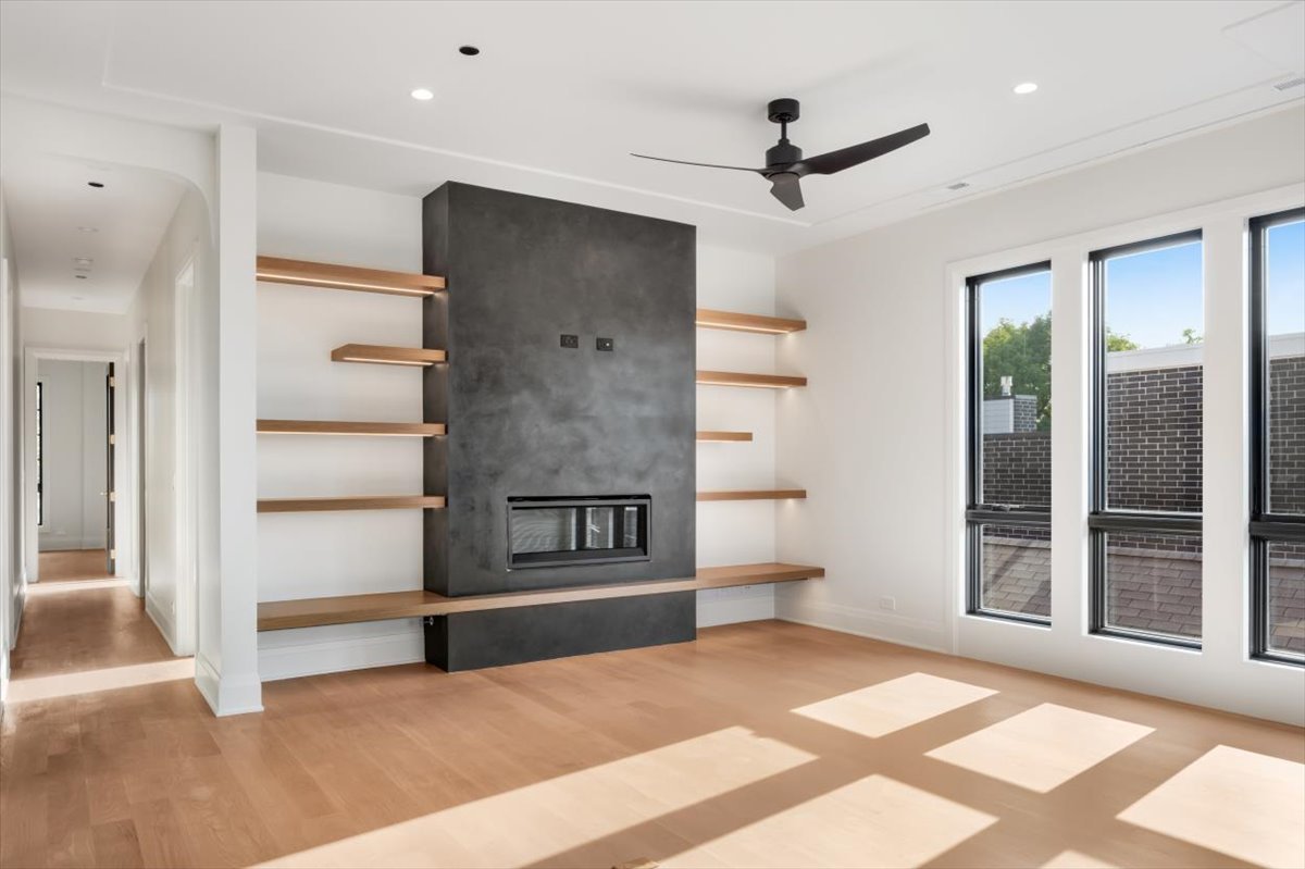 1208 W Wellington Street Unit: PH