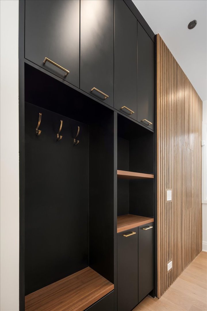 1208 W Wellington Street Unit: PH