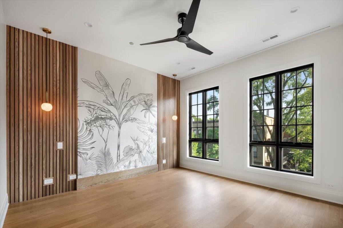 1208 W Wellington Street Unit: PH