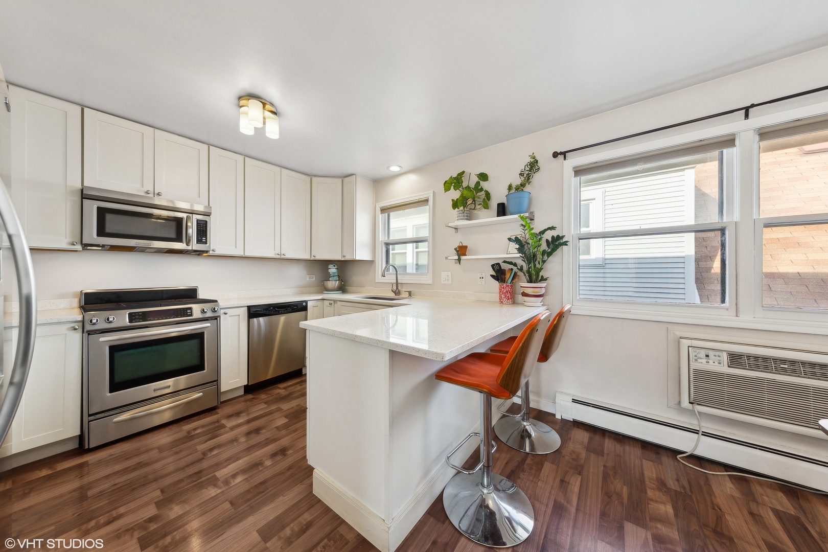 4111 N Mozart Street Unit: 3W