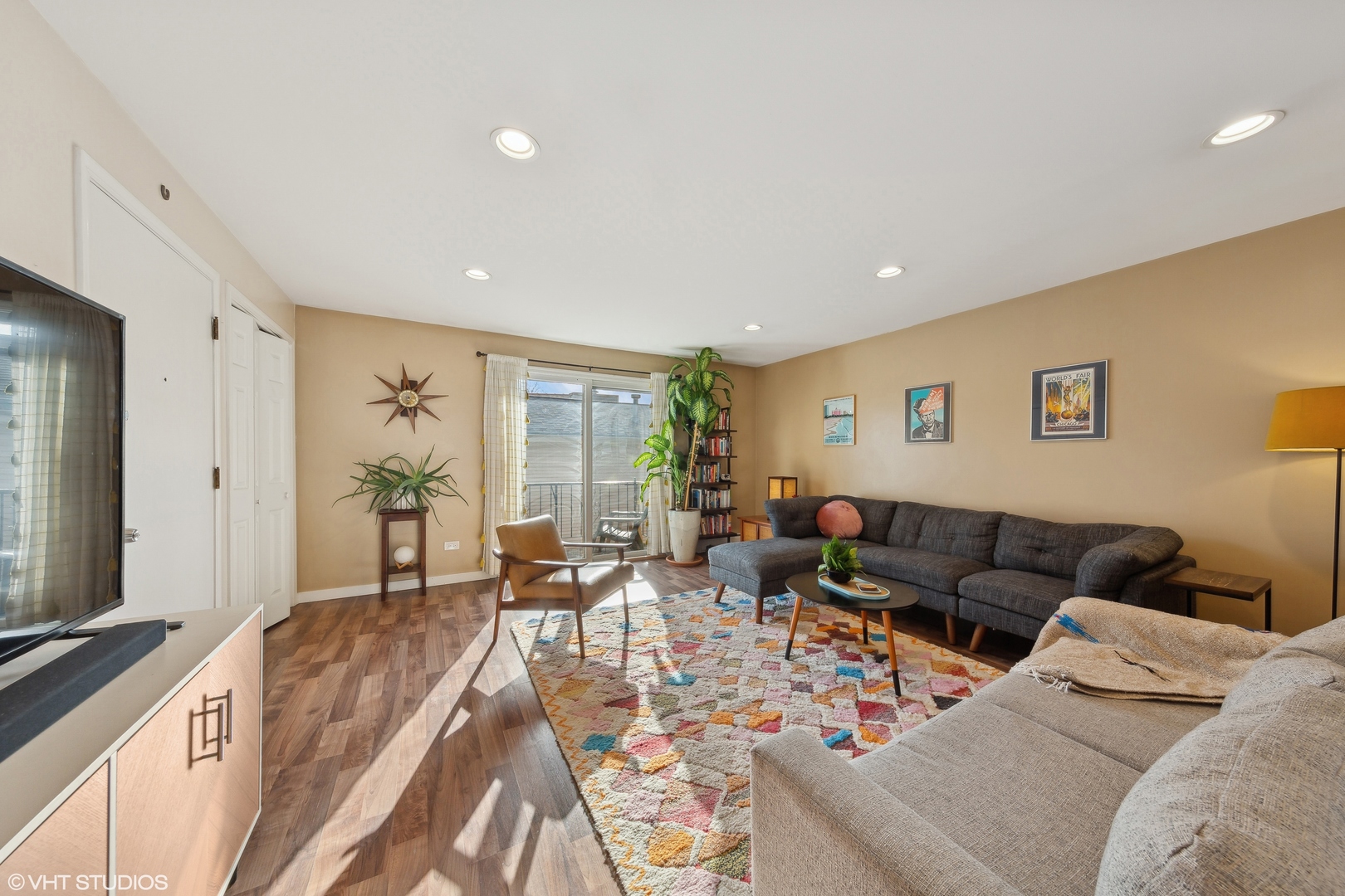 4111 N Mozart Street Unit: 3W