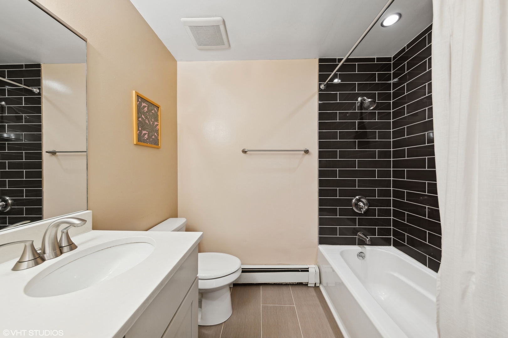 4111 N Mozart Street Unit: 3W