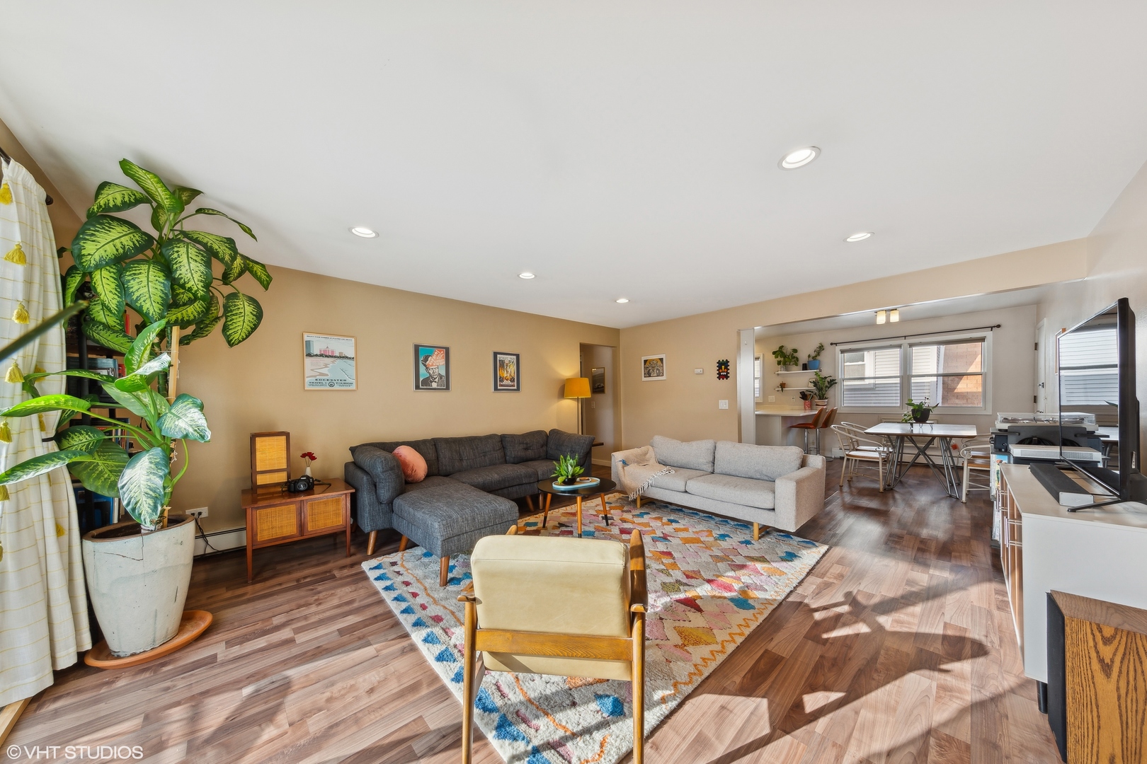4111 N Mozart Street Unit: 3W