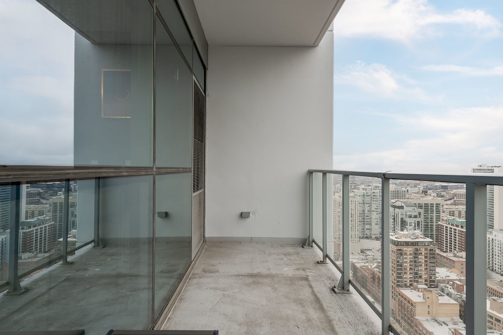 303 W Ohio Street Unit: 3802