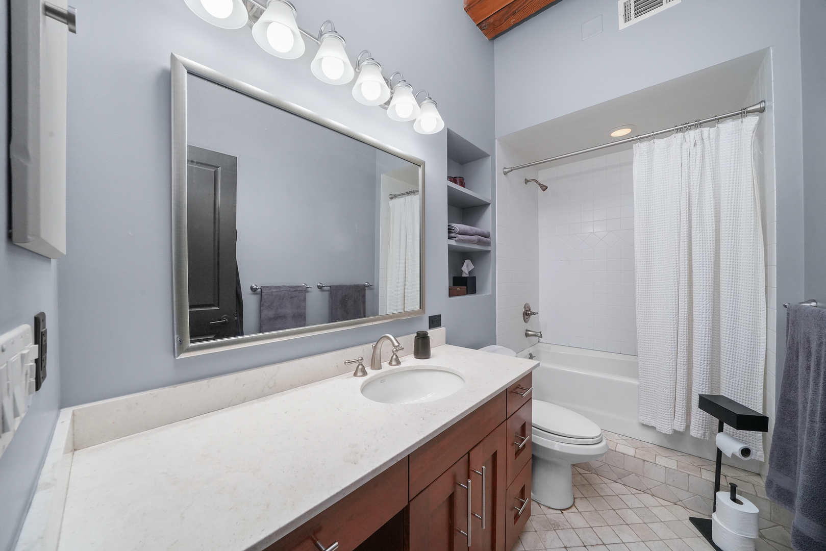 1101 W Armitage Avenue Unit: 101