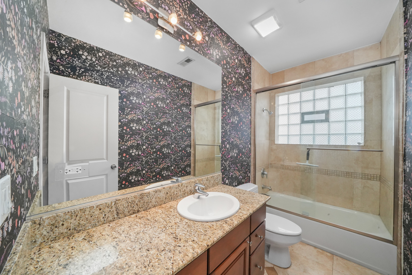 1113 N Mozart Street Unit: 3