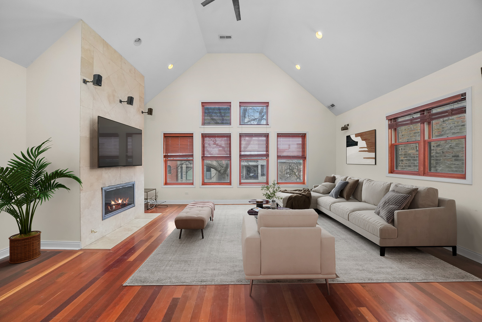 1113 N Mozart Street Unit: 3