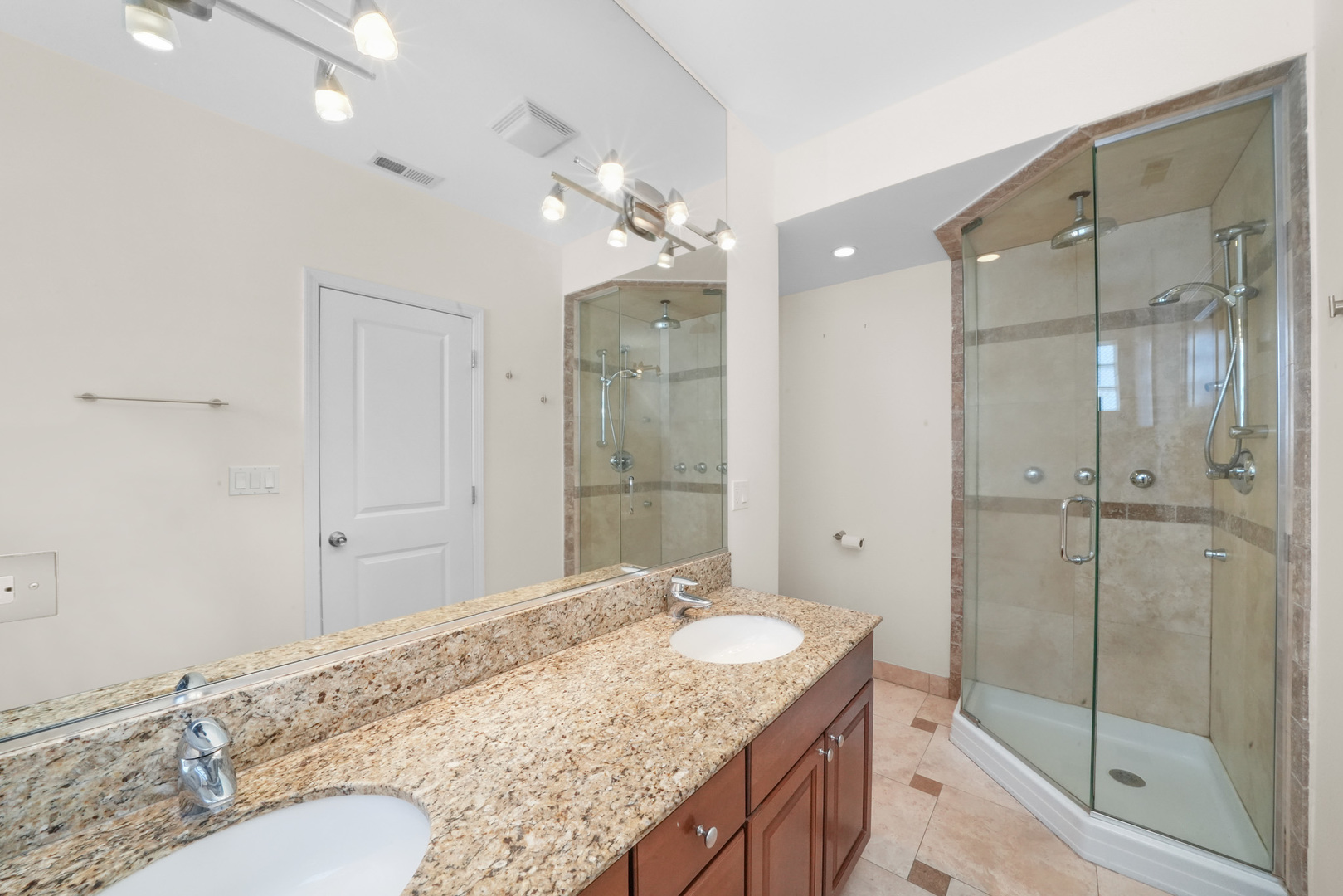 1113 N Mozart Street Unit: 3