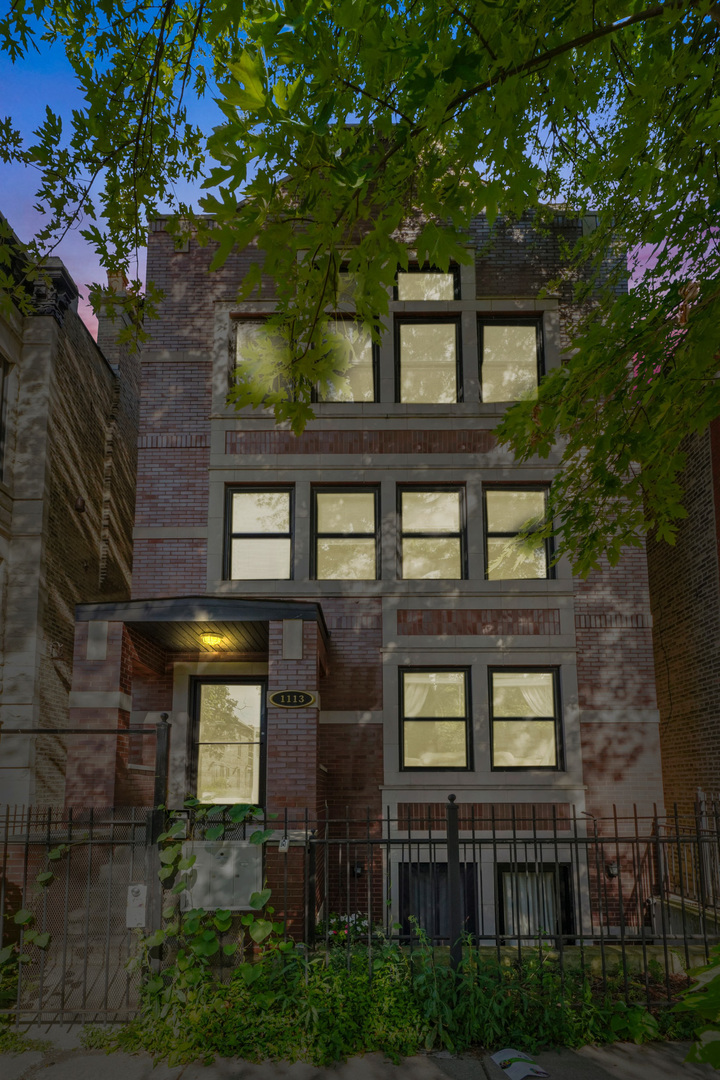 1113 N Mozart Street Unit: 3