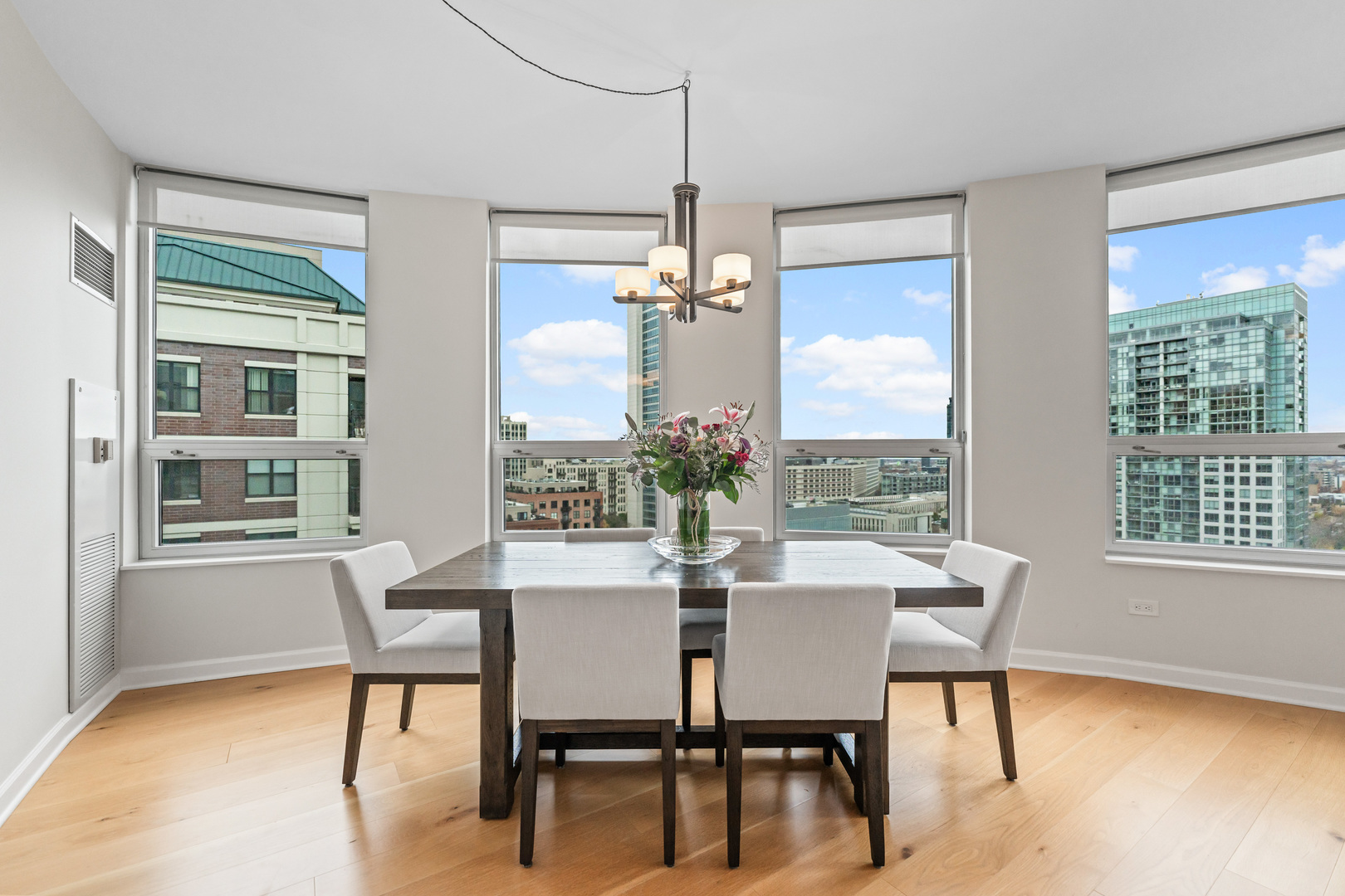 421 W Huron Street Unit: 1401